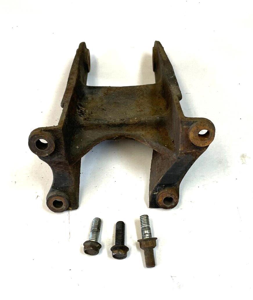 Jeep YJ Wrangler 4 Cylinder Driver Side Motor Mount 8952000574 2.5 Engine!