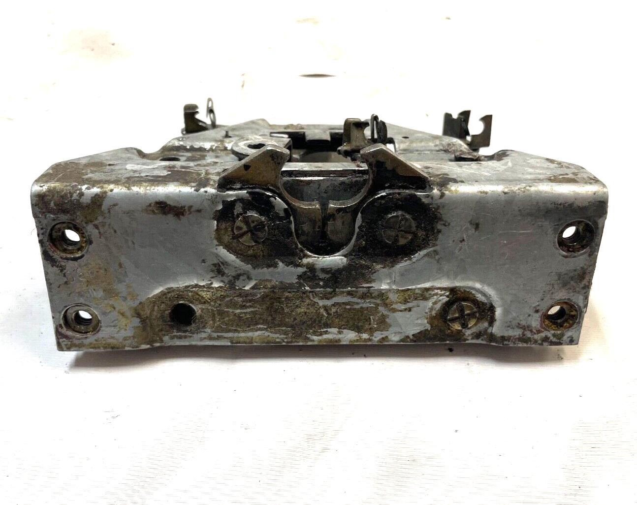 92-95 Jeep YJ Wrangler Driver full Door striker latch catch Left Side READ AD