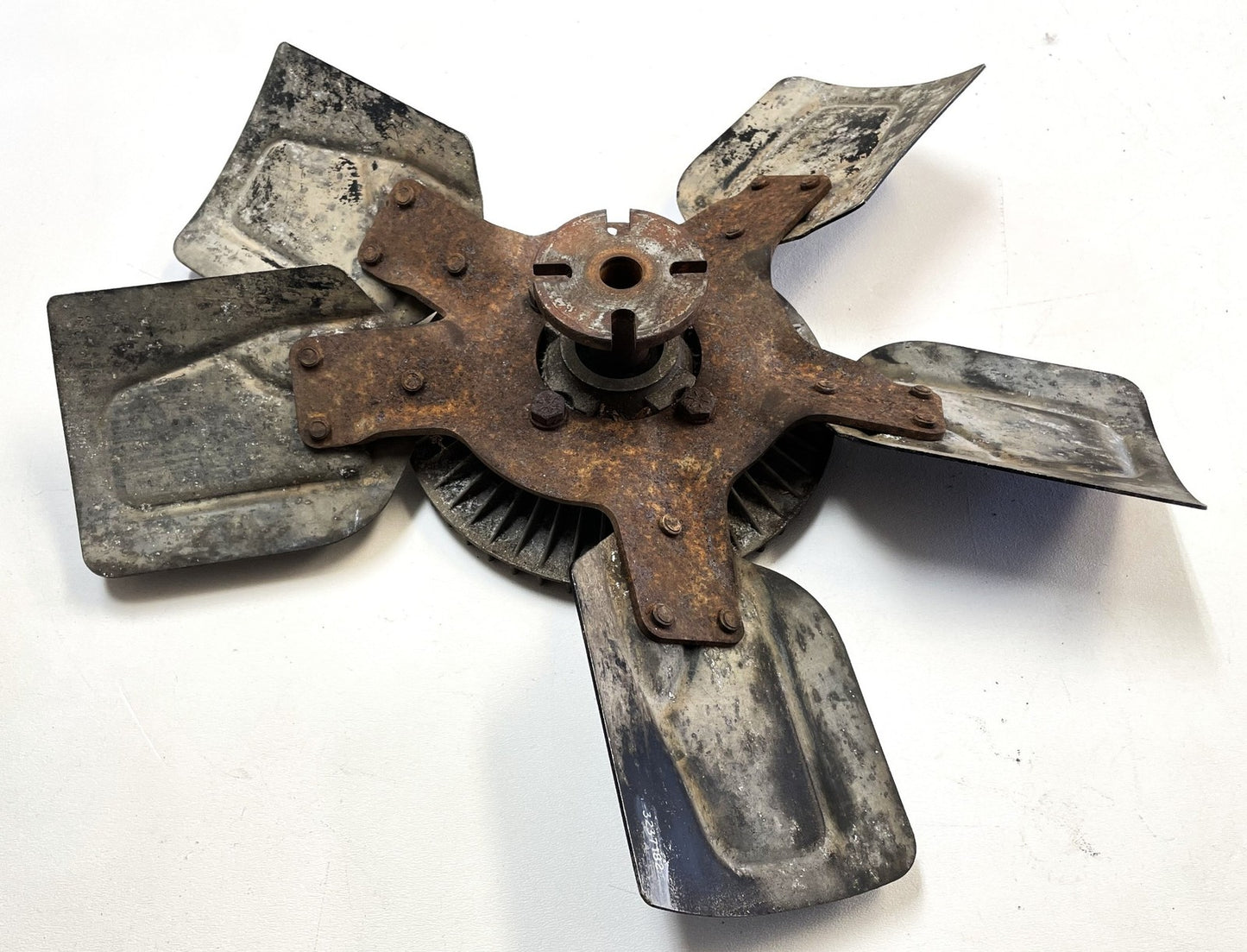 Jeep YJ Wrangler six cylinder factory cooling fan has CLUTCH 4.2 258ci 3237182