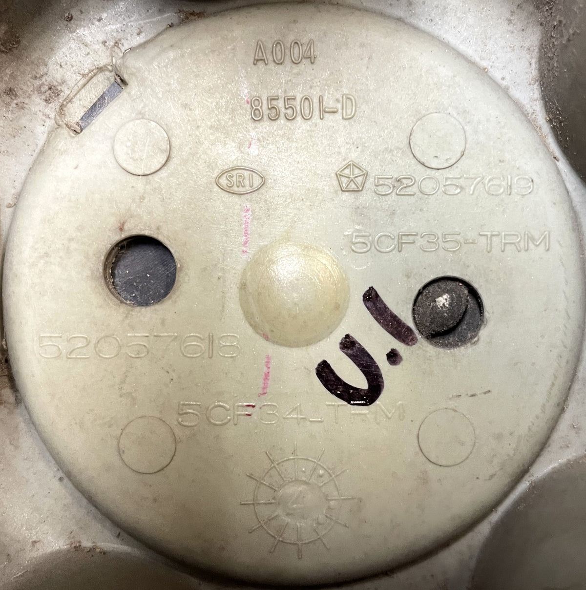 Jeep YJ TJ factory wheel center cap 52057619 silver grey 52057618