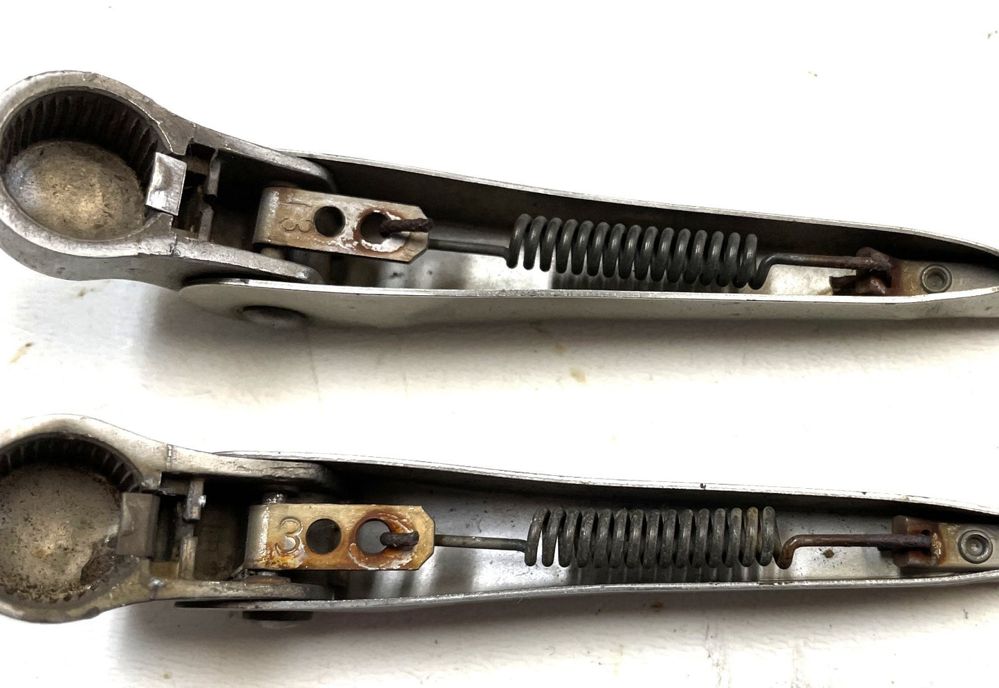 windshield wiper arms fits 76-86 Jeep CJ5 CJ7 CJ8 Used Pair