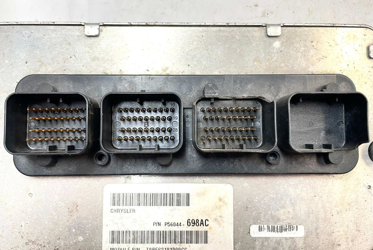 Computadora ECM PCM Jeep TJ 06 4.0 de seis cilindros manual 56044698AC ECU Wrangler