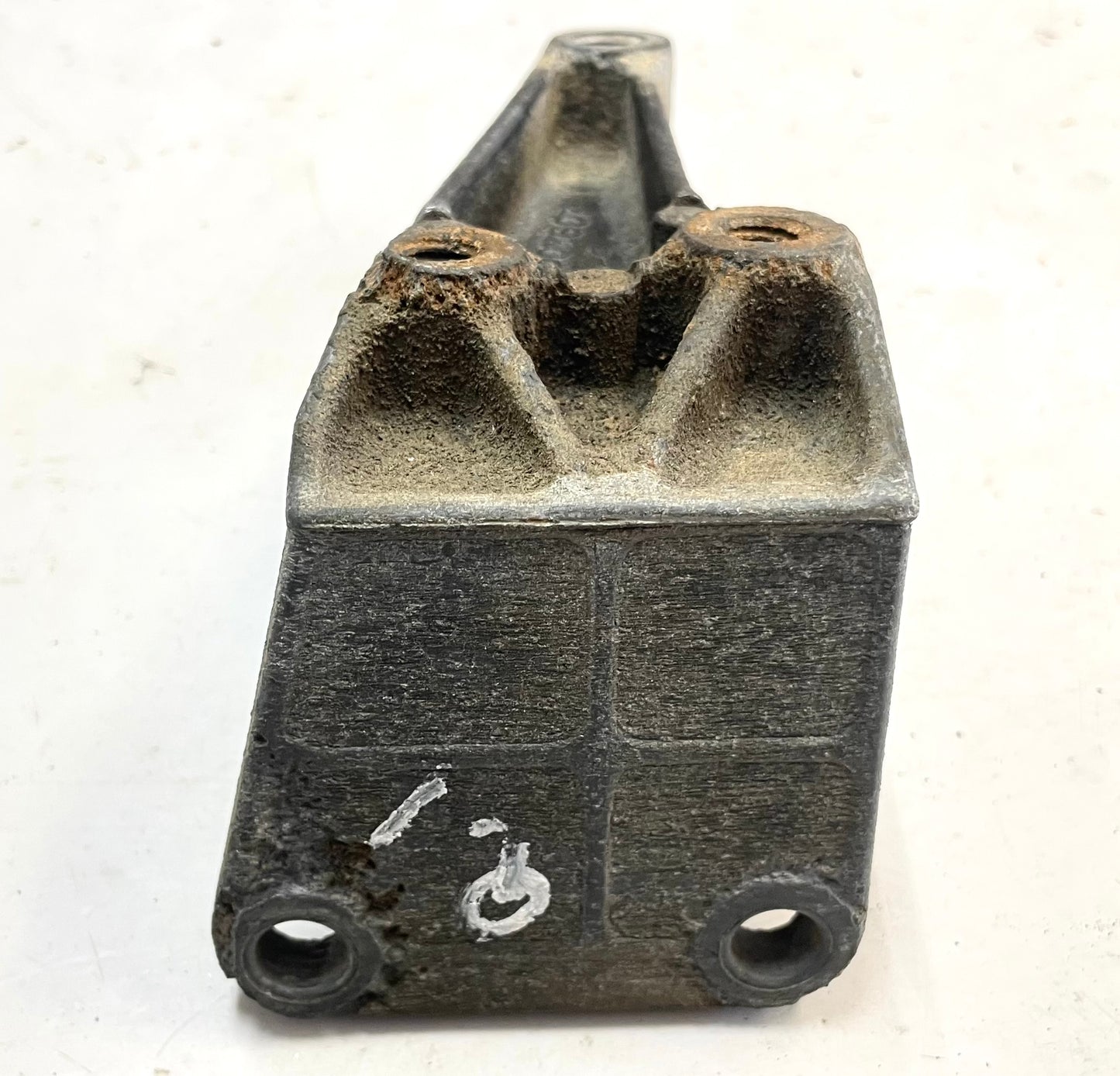 Jeep Wrangler TJ YJ 91-99 4.0 Engine Alternator Lower Mounting Bracket 53007607