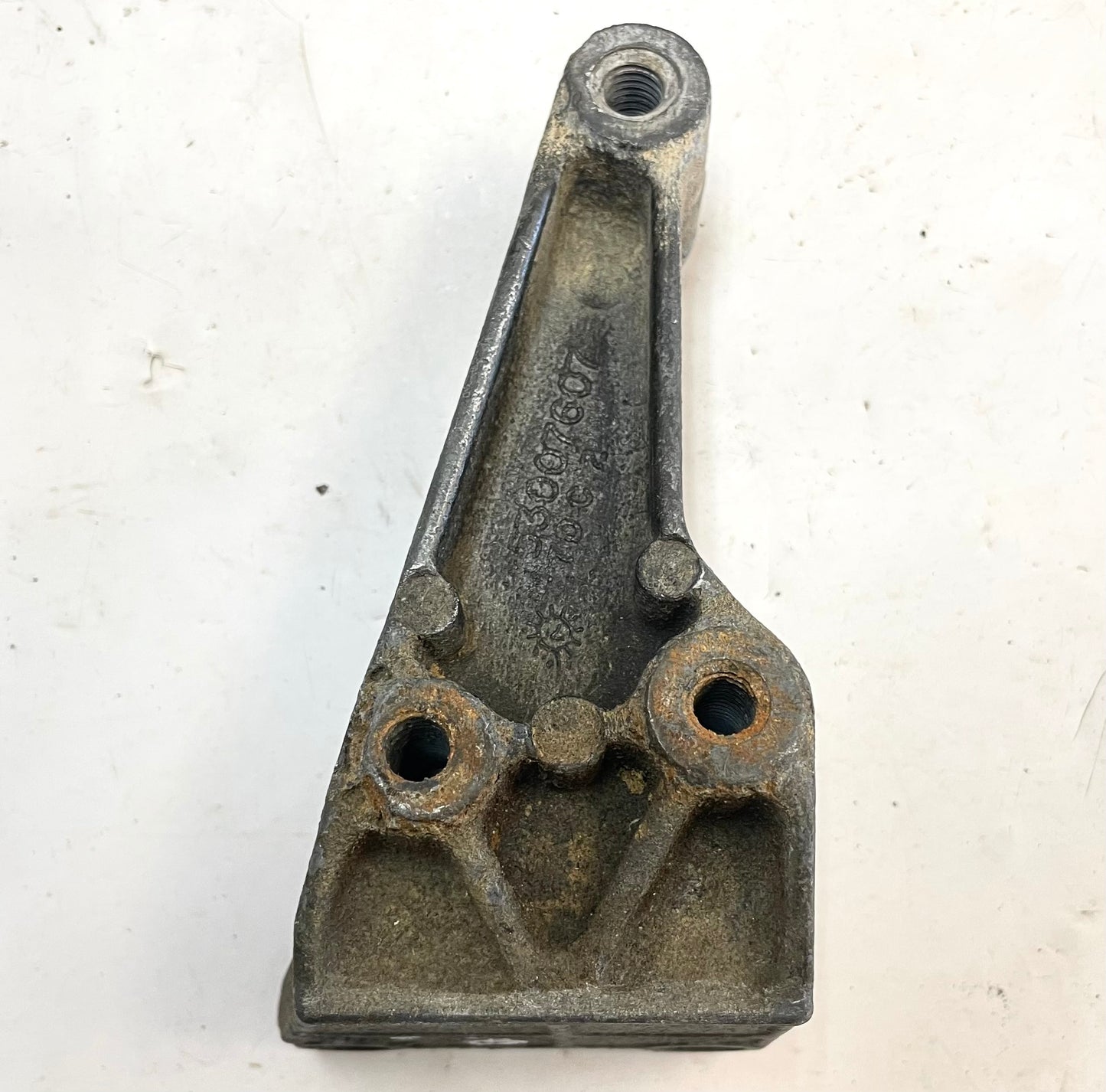 Jeep Wrangler TJ YJ 91-99 4.0 Engine Alternator Lower Mounting Bracket 53007607