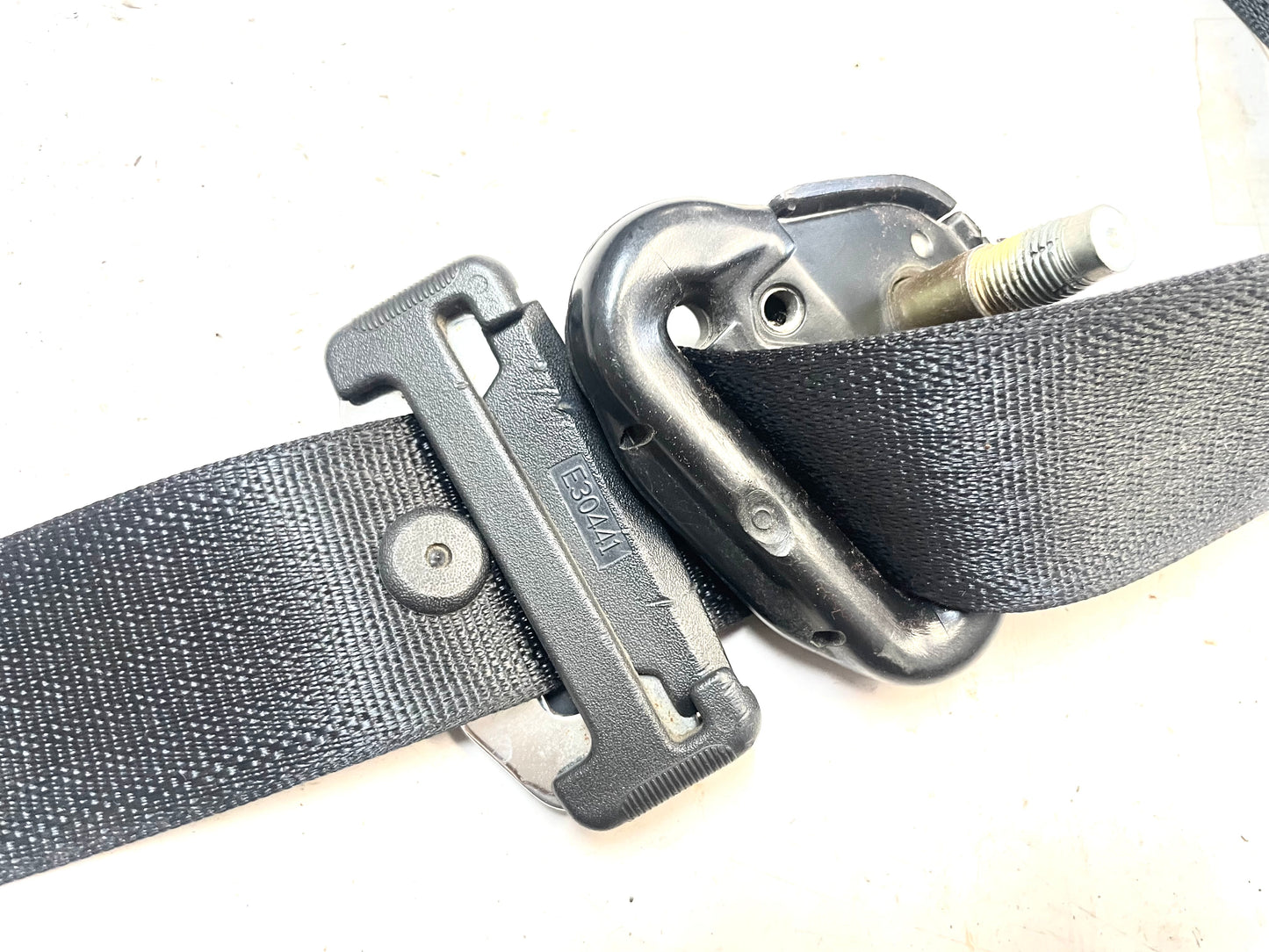 Retractor de cinturón de seguridad delantero derecho para Jeep TJ (03-06 Wrangler), color negro. ENVÍO GRATIS.