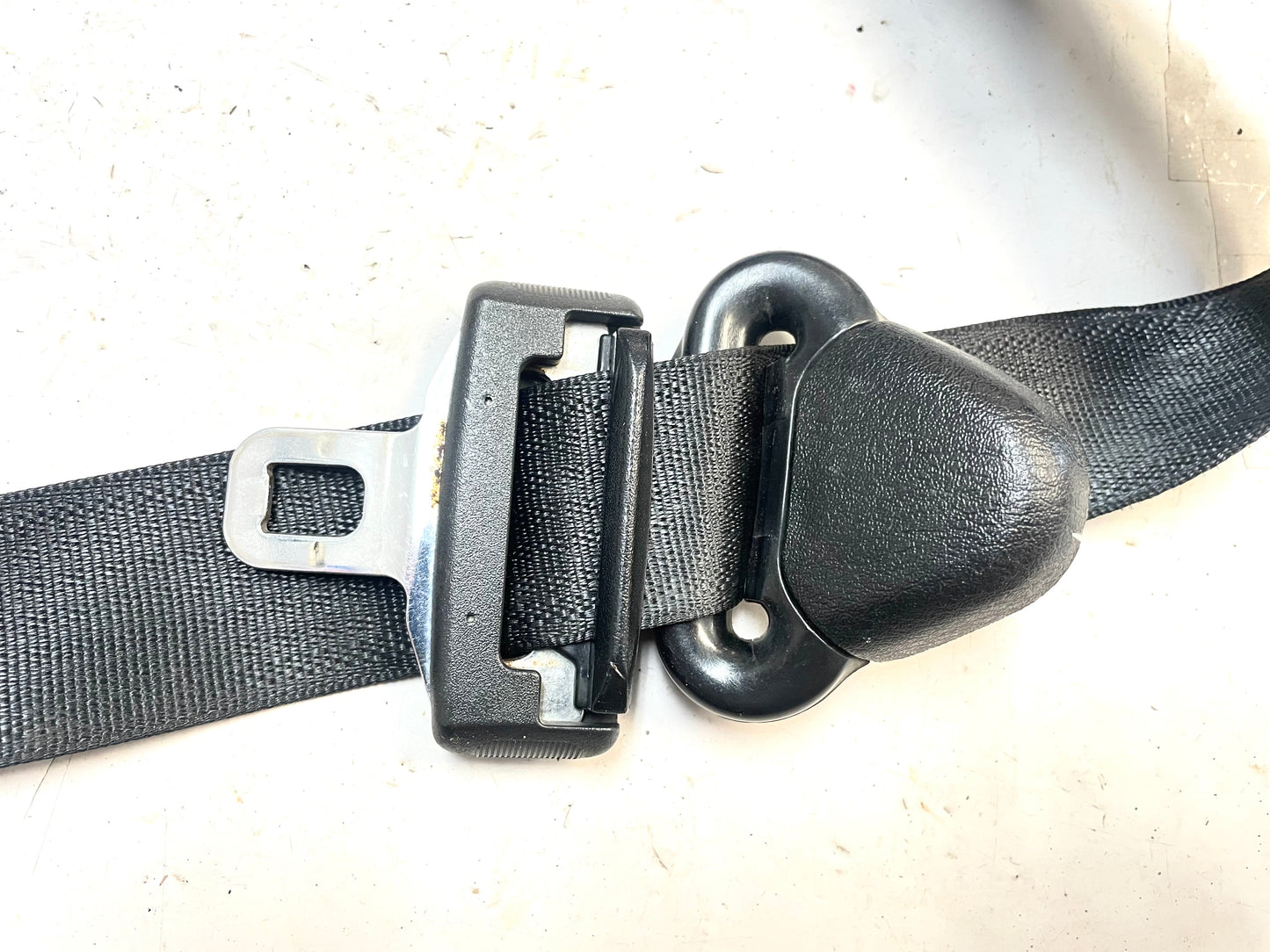 Retractor de cinturón de seguridad delantero derecho para Jeep TJ (03-06 Wrangler), color negro. ENVÍO GRATIS.