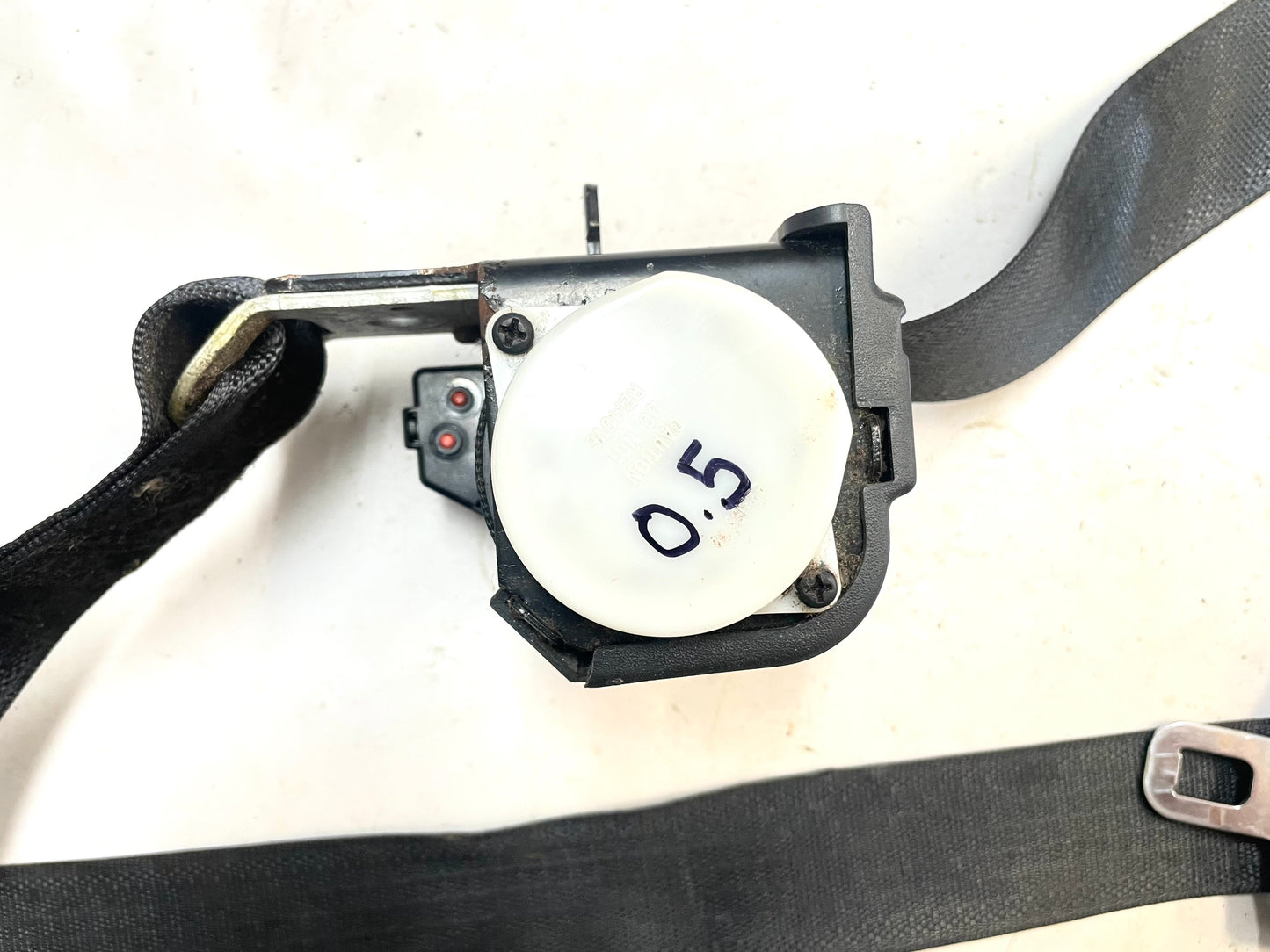 Retractor de cinturón de seguridad delantero derecho para Jeep TJ (03-06 Wrangler), color negro. ENVÍO GRATIS.