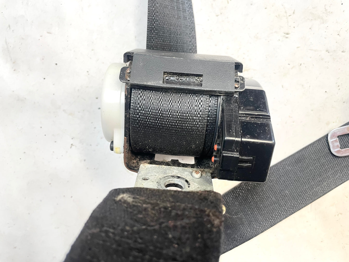 Retractor de cinturón de seguridad delantero derecho para Jeep TJ (03-06 Wrangler), color negro. ENVÍO GRATIS.