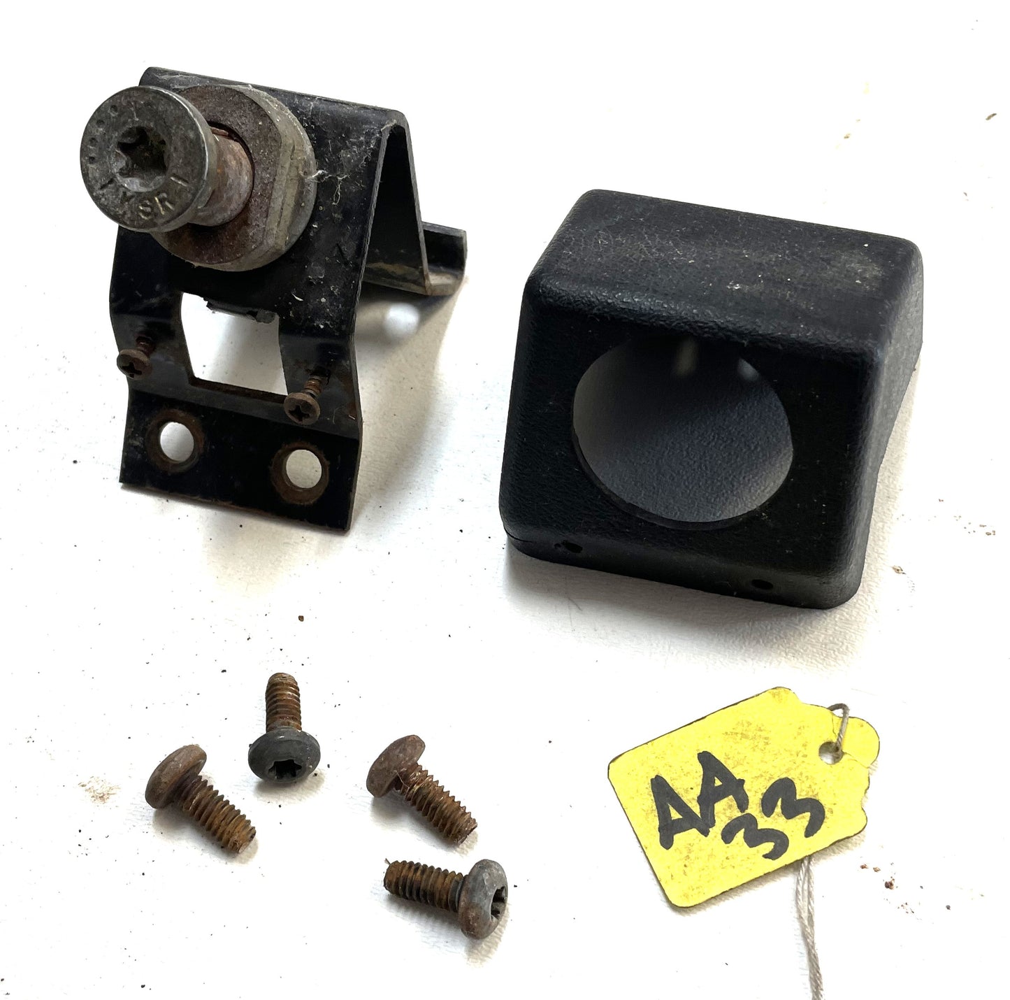 1987 Jeep YJ Wrangler tailgate striker latch catch fits 87 only tail gate