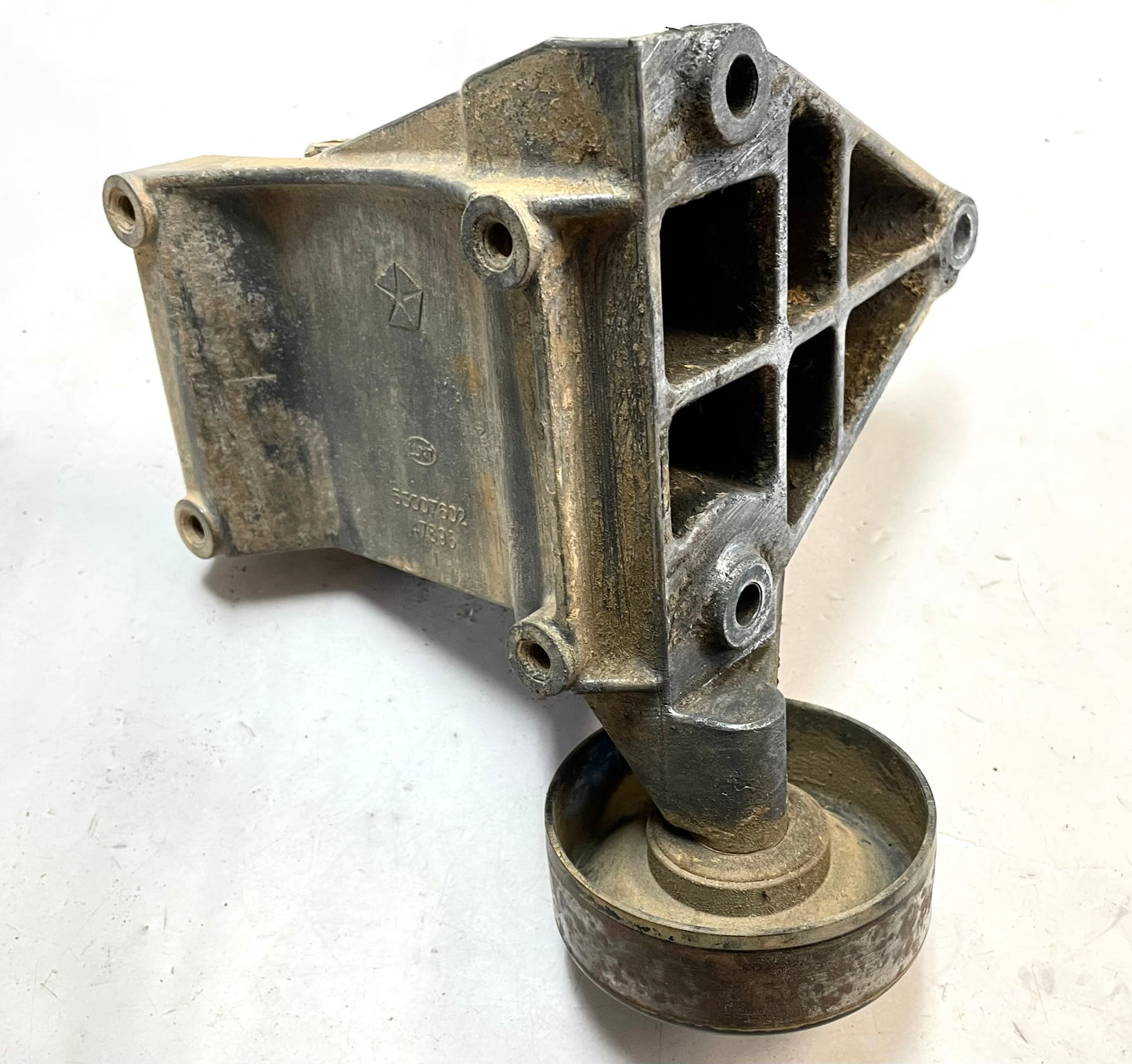 Engine Alternator Bracket Jeep Wrangler YJ (91-95) 53007602 fits 2.5 4.0 Motor