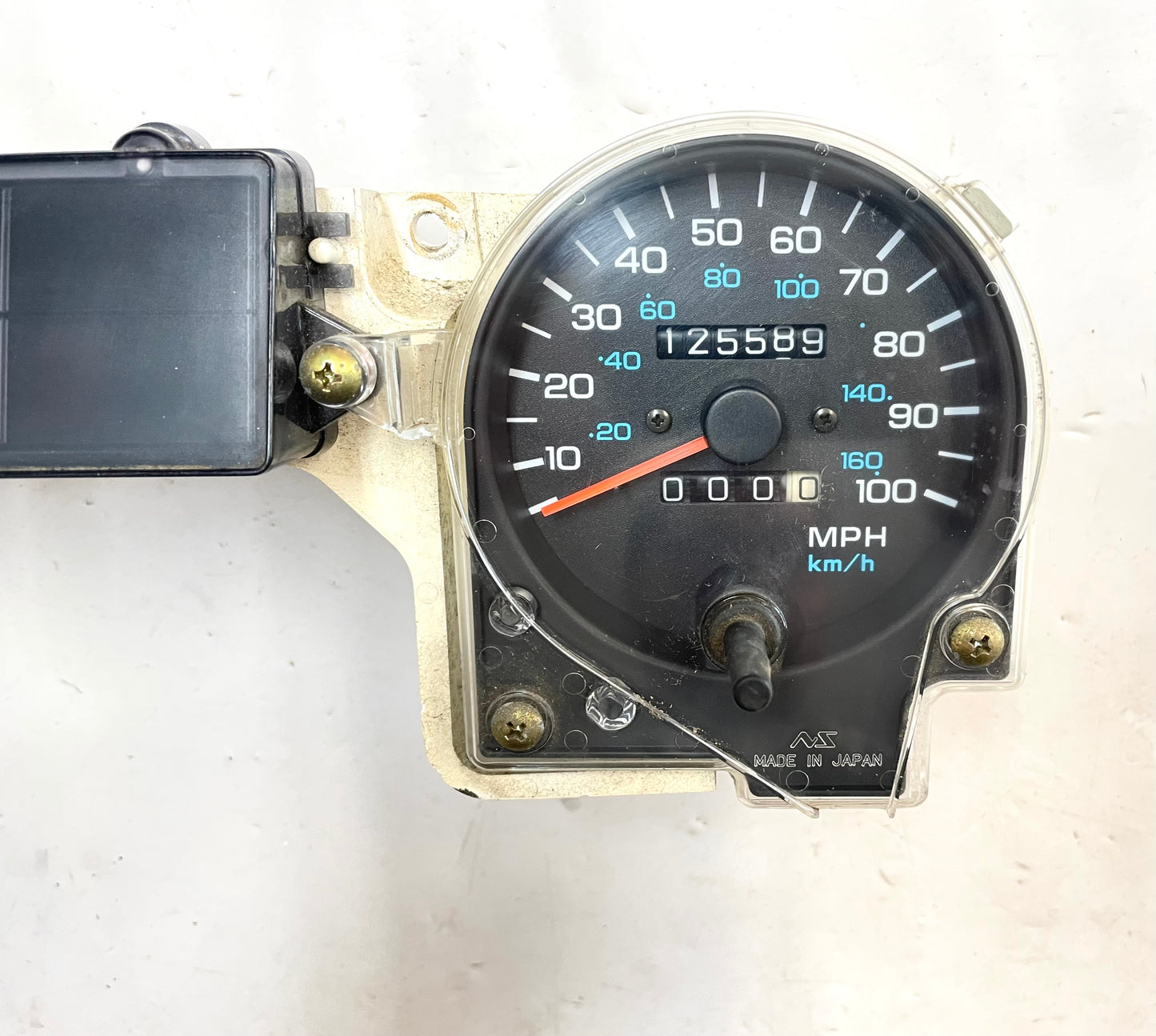 Grupo de instrumentos del velocímetro y tacómetro Jeep YJ 92-95 Wrangler 56009054 157.000