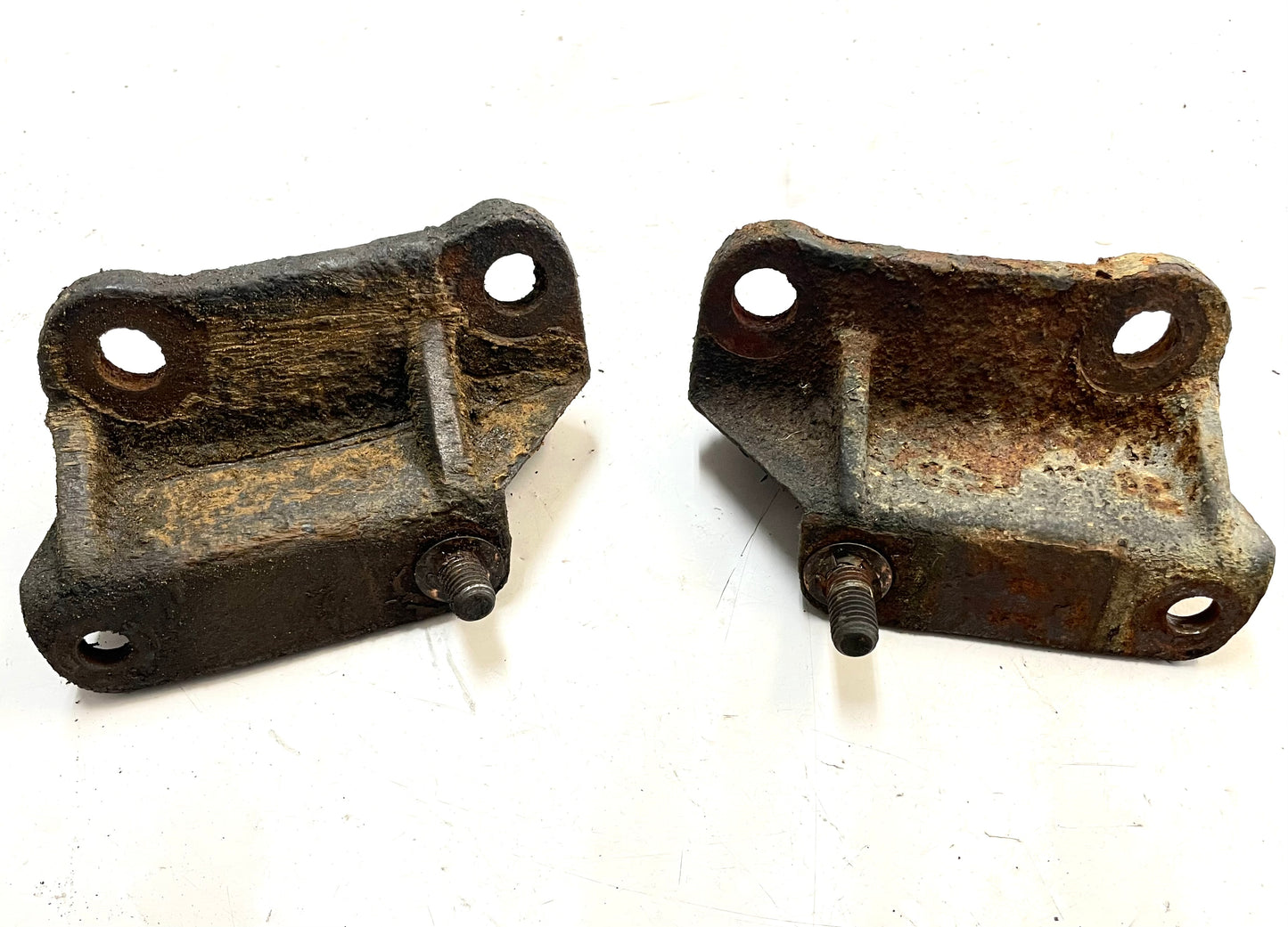 Soportes de barra estabilizadora de fábrica para Jeep CJ 76-86 CJ5 CJ7 CJ8 Soporte de montaje izquierdo y derecho