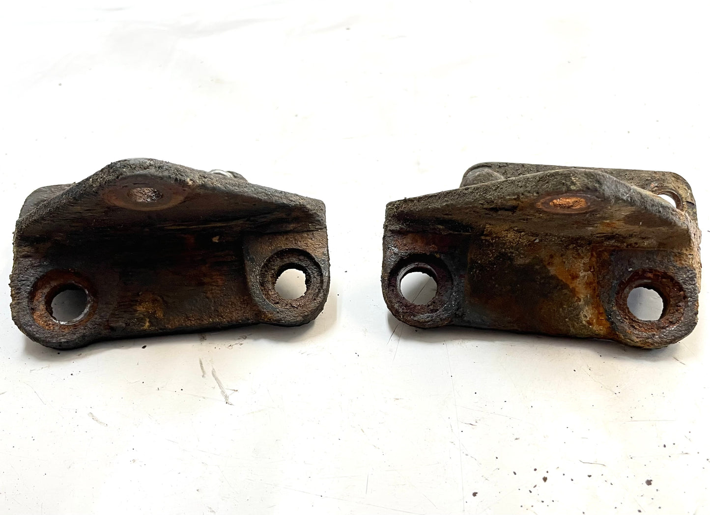 Soportes de barra estabilizadora de fábrica para Jeep CJ 76-86 CJ5 CJ7 CJ8 Soporte de montaje izquierdo y derecho