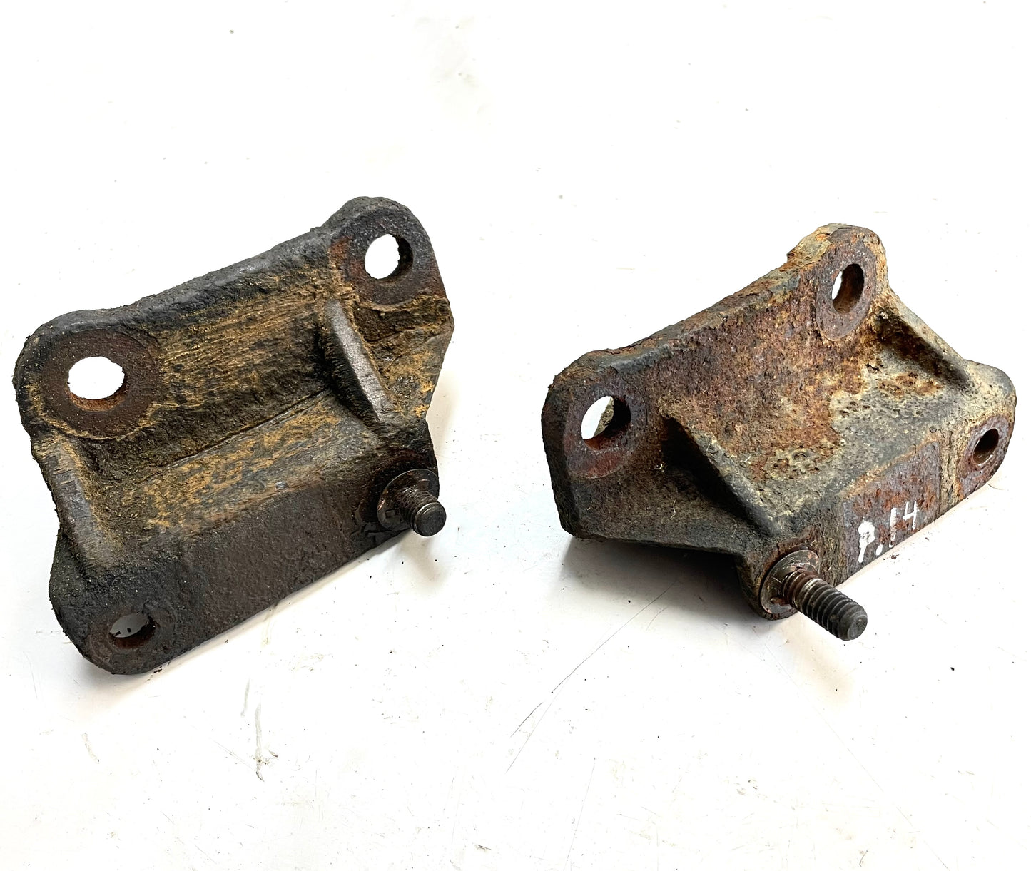 Soportes de barra estabilizadora de fábrica para Jeep CJ 76-86 CJ5 CJ7 CJ8 Soporte de montaje izquierdo y derecho