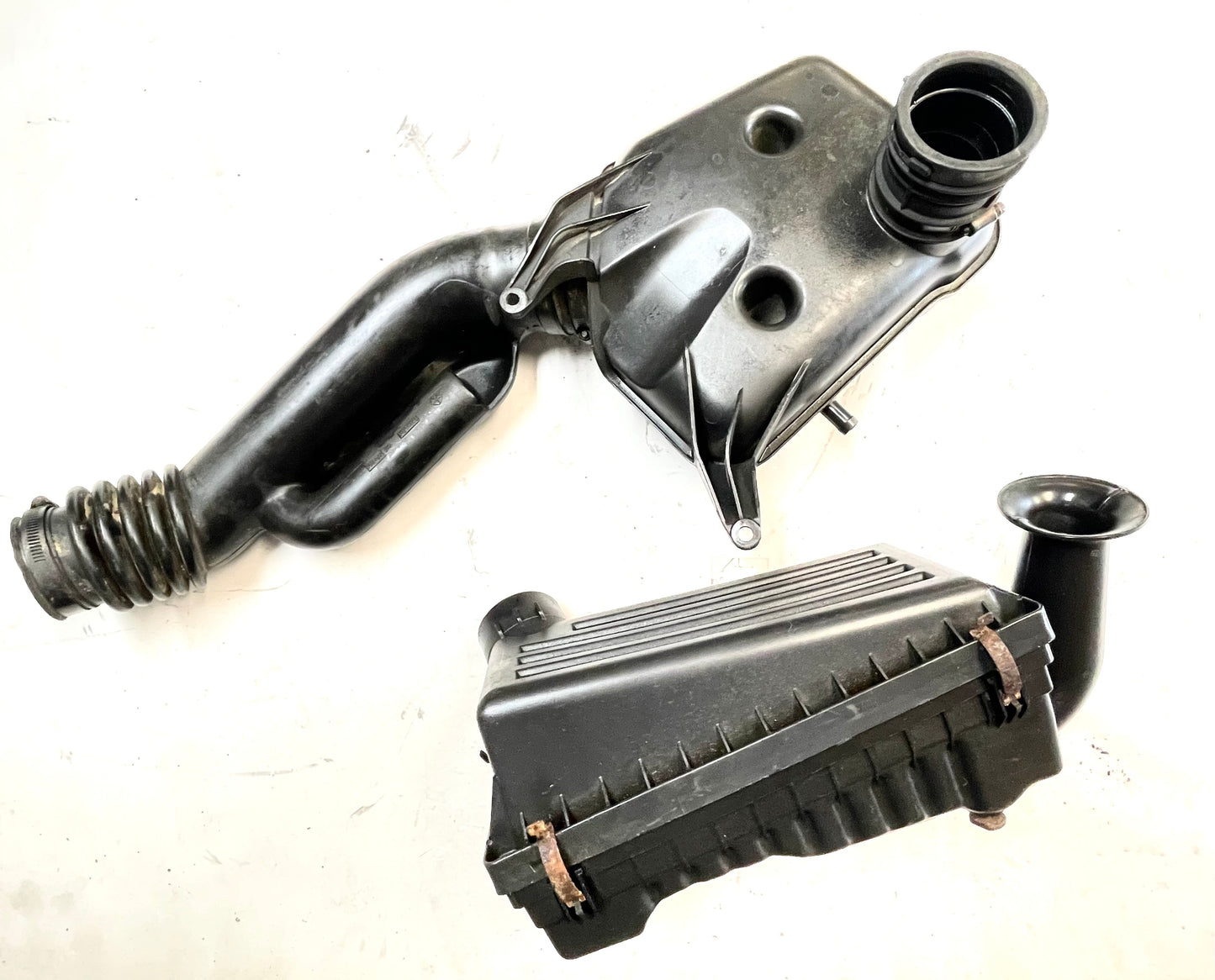 Jeep Wrangler TJ 2.5 four cylinder Air Cleaner Filter Intake Connector Tube Lid!