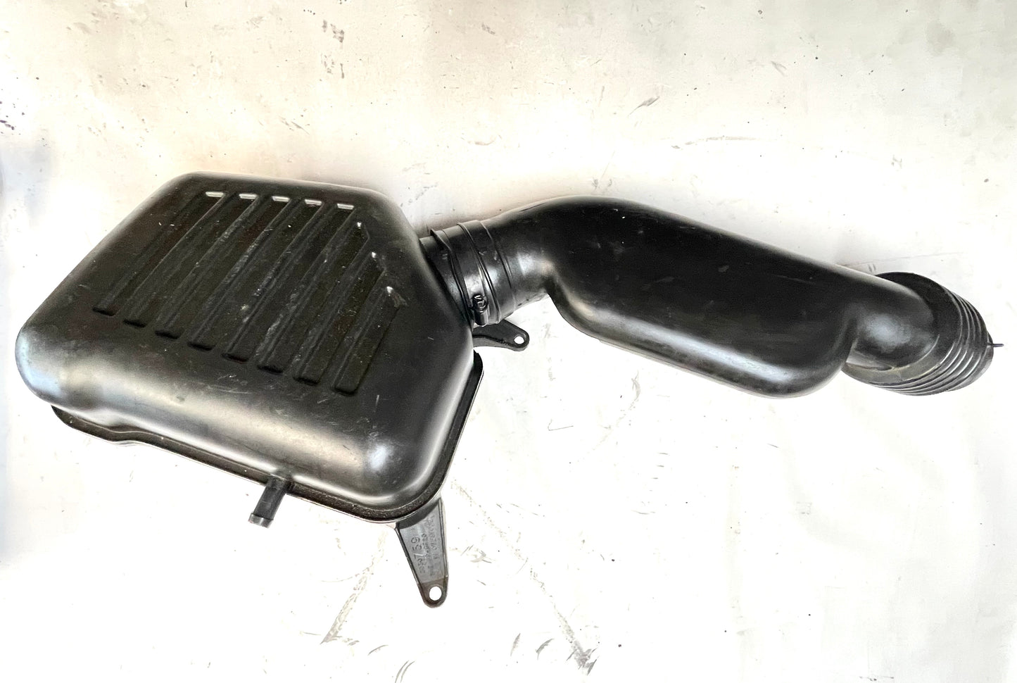 Jeep Wrangler TJ 2.5 four cylinder Air Cleaner Filter Intake Connector Tube Lid!