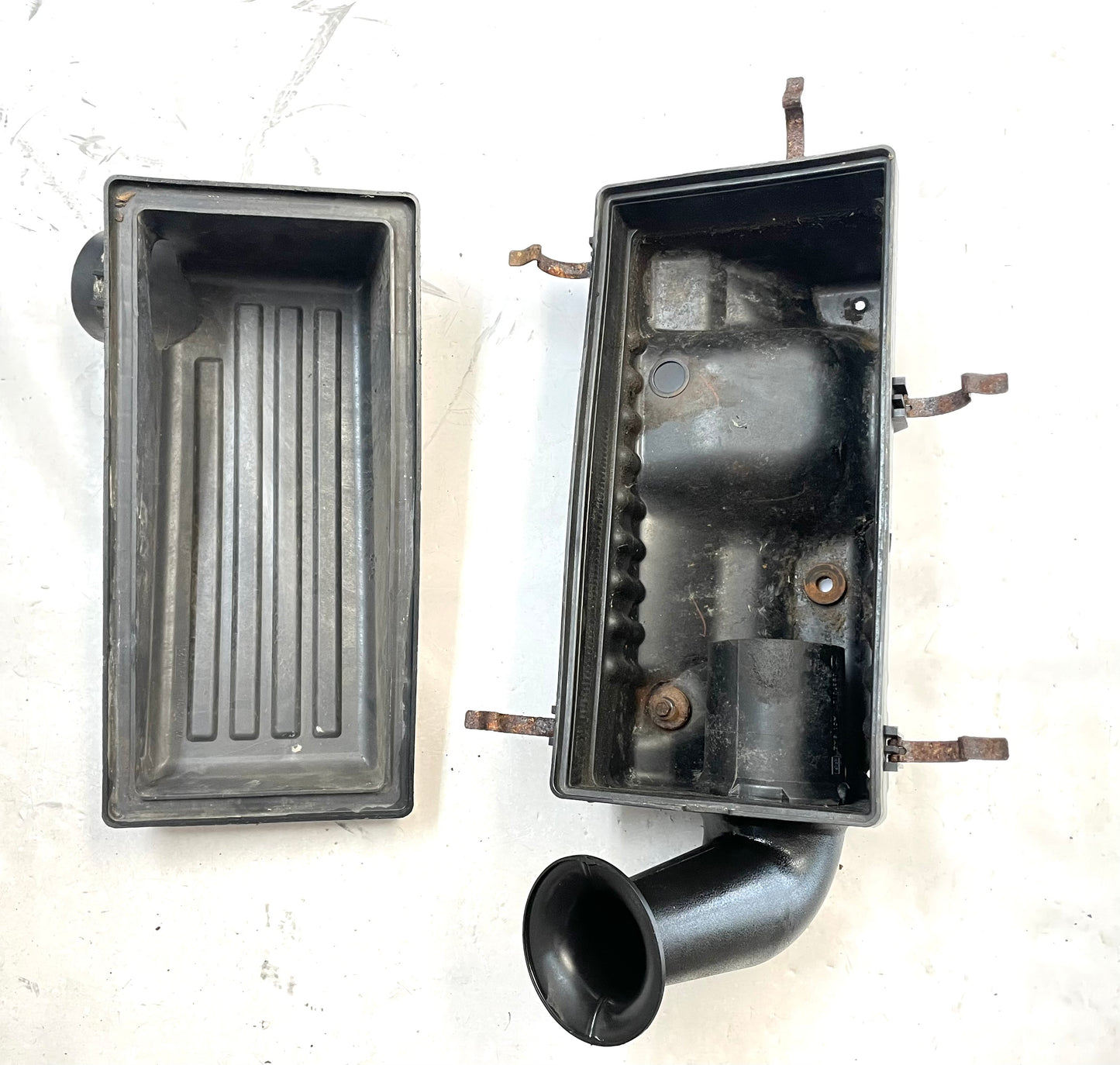 Jeep Wrangler TJ 2.5 four cylinder Air Cleaner Filter Intake Connector Tube Lid!