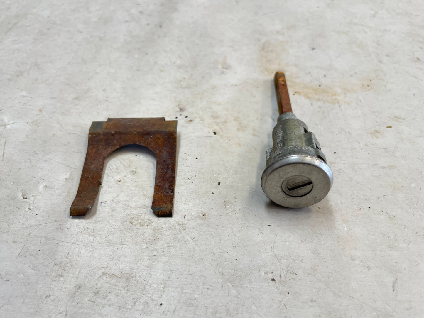 Jeep Grand Wagoneer Door linkage Striker latch Passenger Right side handle