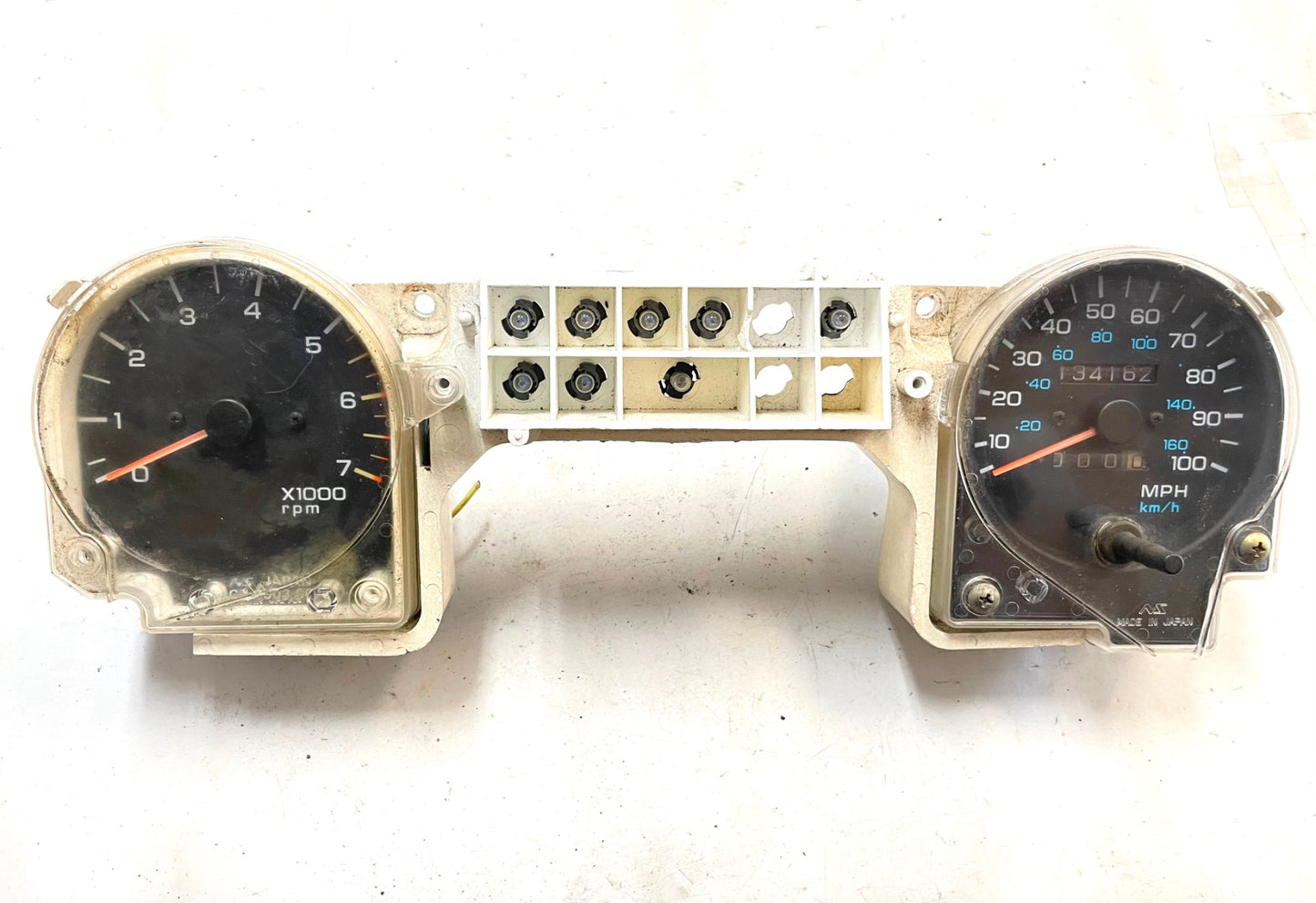 BROKEN Jeep YJ speedometer tachometer gauge cluster 92-95 Wrangler 56009504