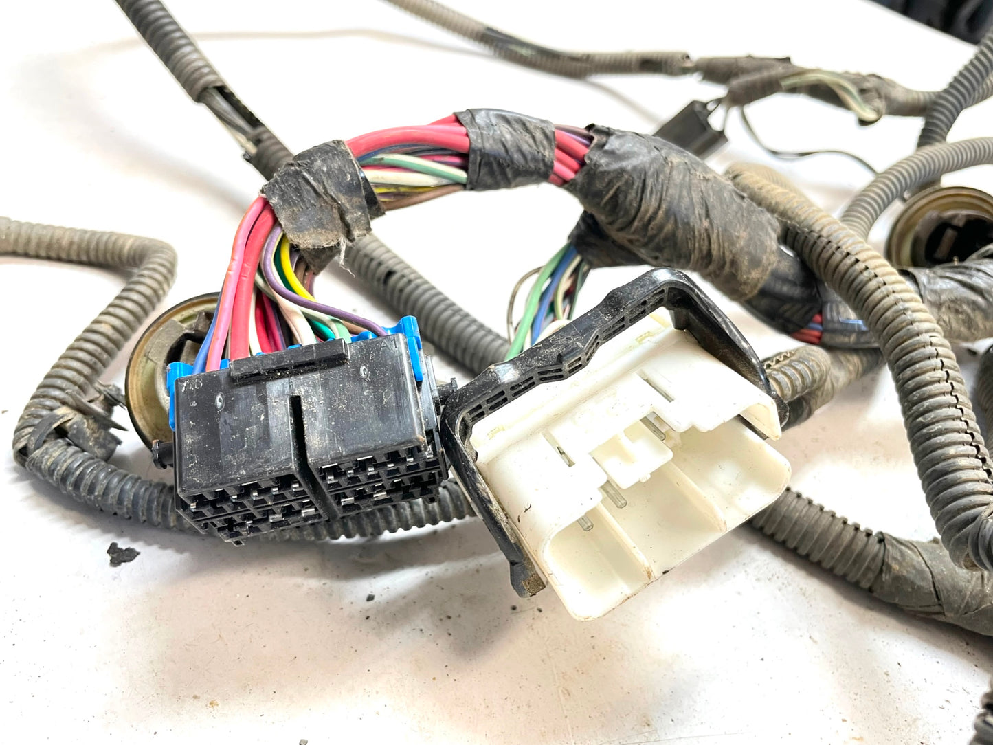 06 Jeep TJ Wrangler 6 cyl. 4.0 engine wiring harn RIGHT HAND DRIVE automatic