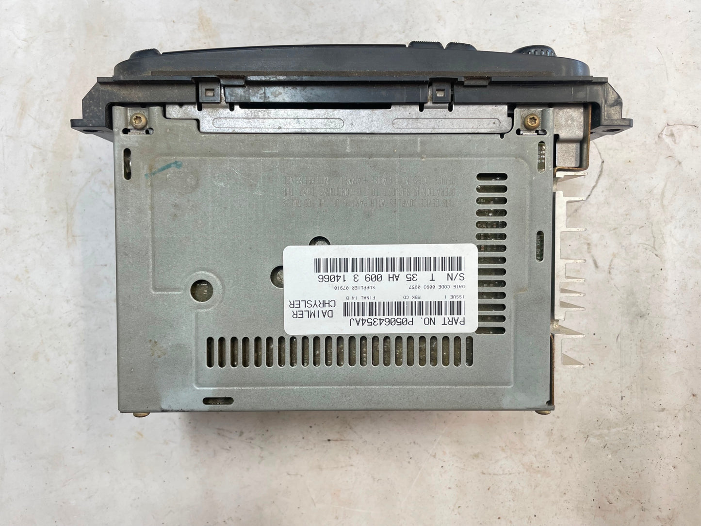 Jeep TJ Wrangler Factory Radio 05064354AJ fits 03-06 CD player AM FM