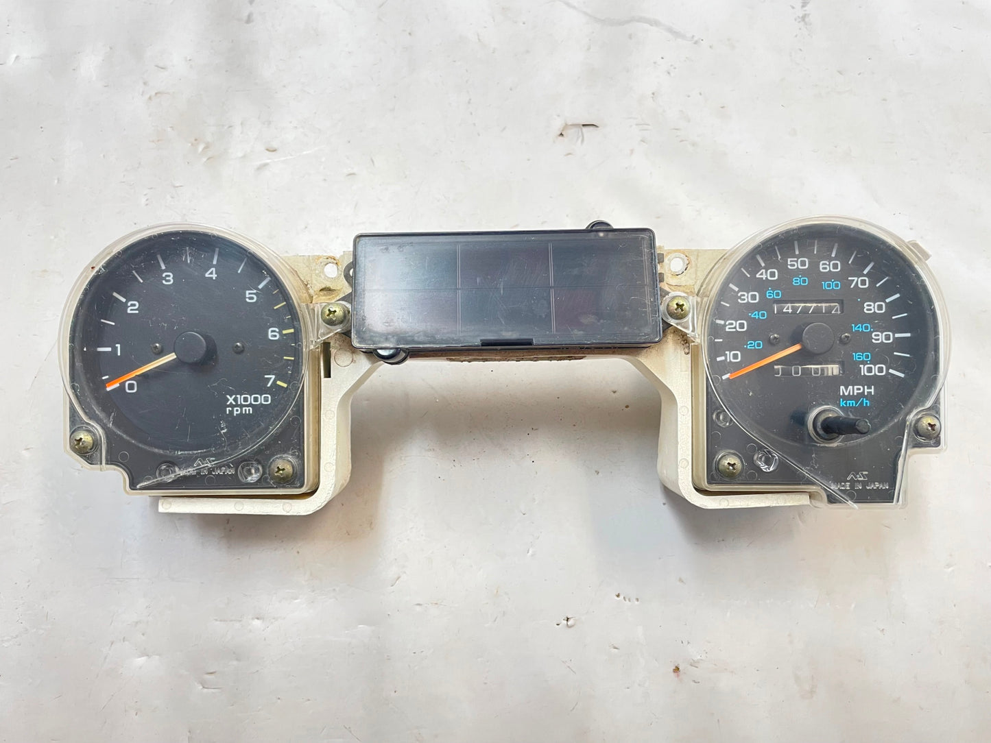 Jeep YJ Wrangler gauge cluster speedometer tachometer 147,714 gauges fits 92-95