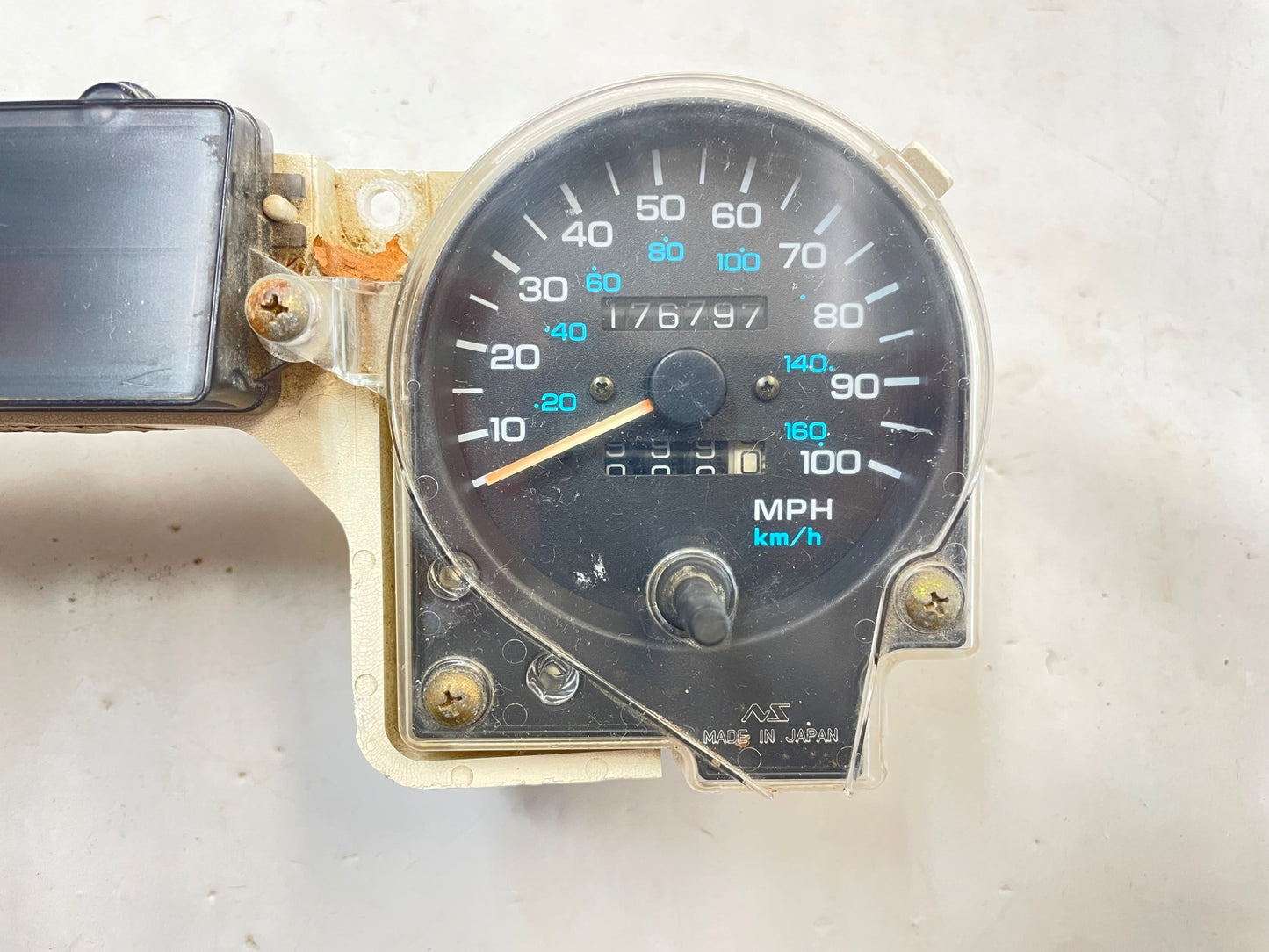 Jeep YJ Wrangler gauge cluster speedometer tachometer 176,797 gauges fits 92-95