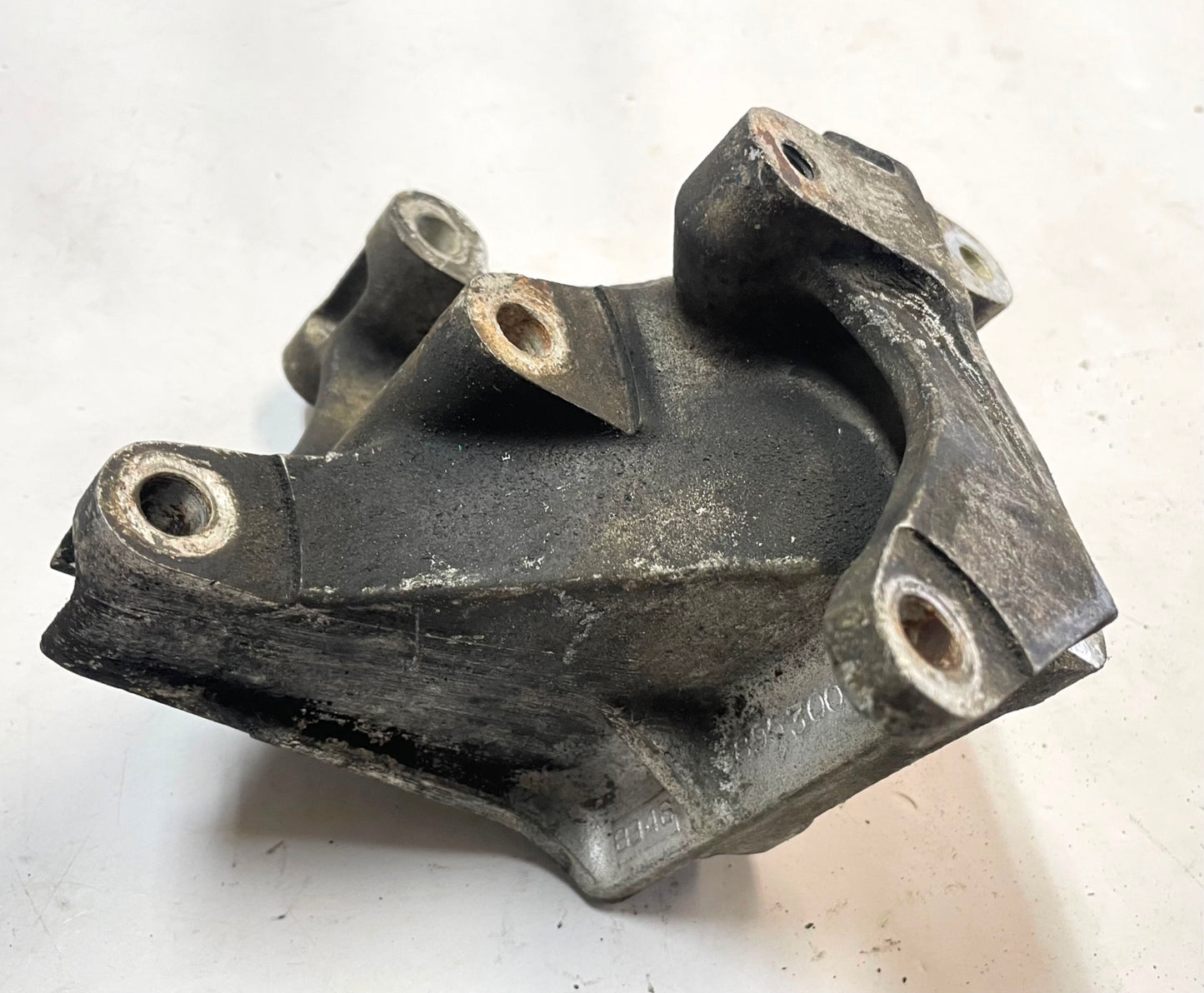 Jeep Grand Wagoneer V8 Sanden AC compressor bracket air 8953005420