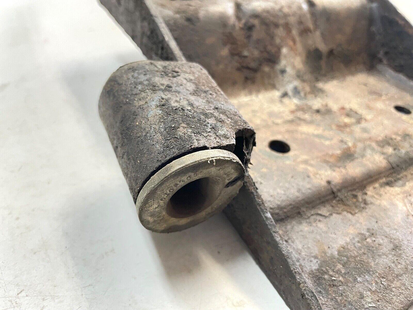 ¡Soporte de placa de montaje de transmisión Jeep TJ 4 cilindros 2.5 AX5 97-02 Wrangler! 