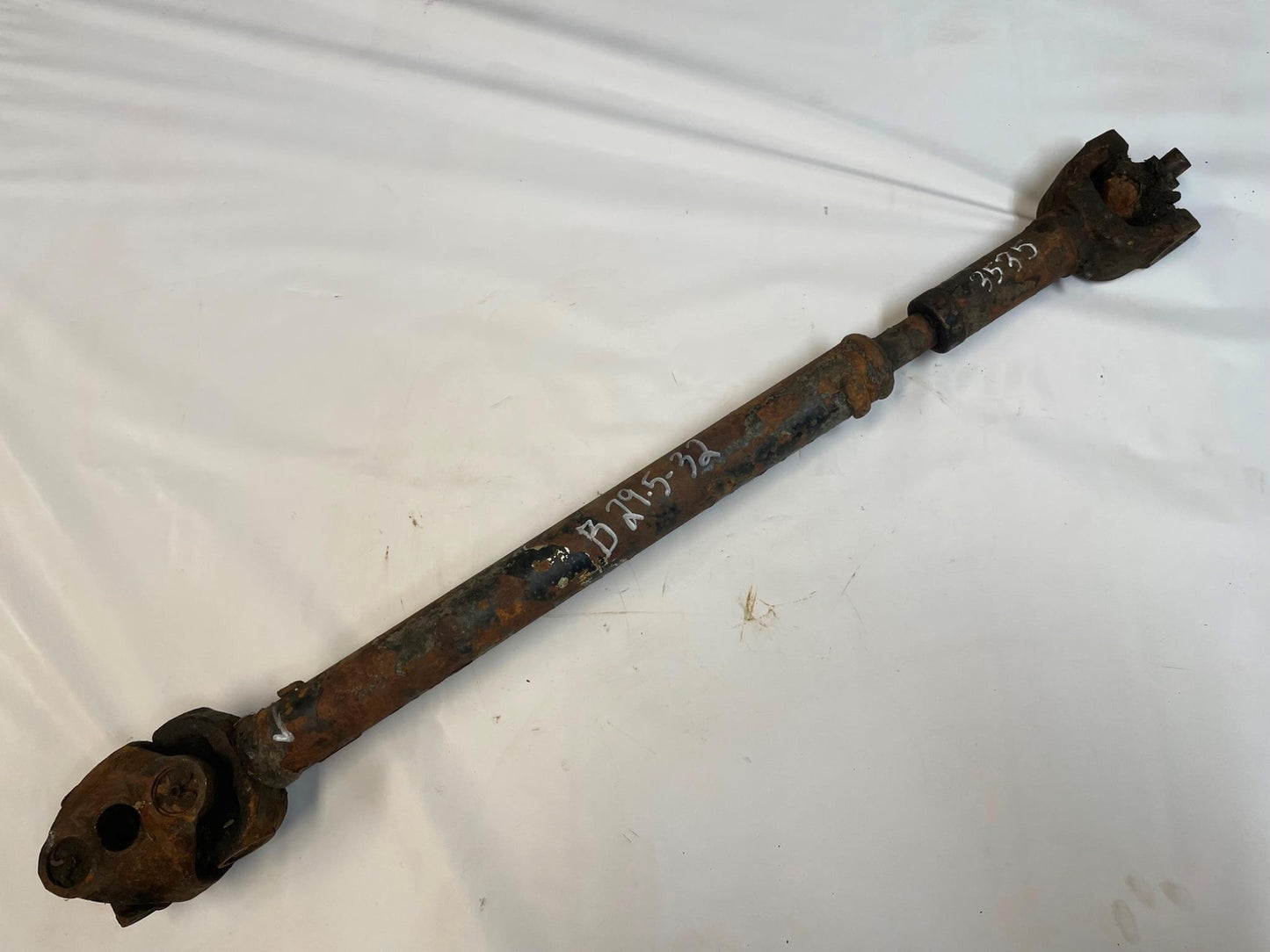 Jeep Cherokee XJ Front Drive Shaft 6 cylinder 4.0 manual transmission 53005543 !