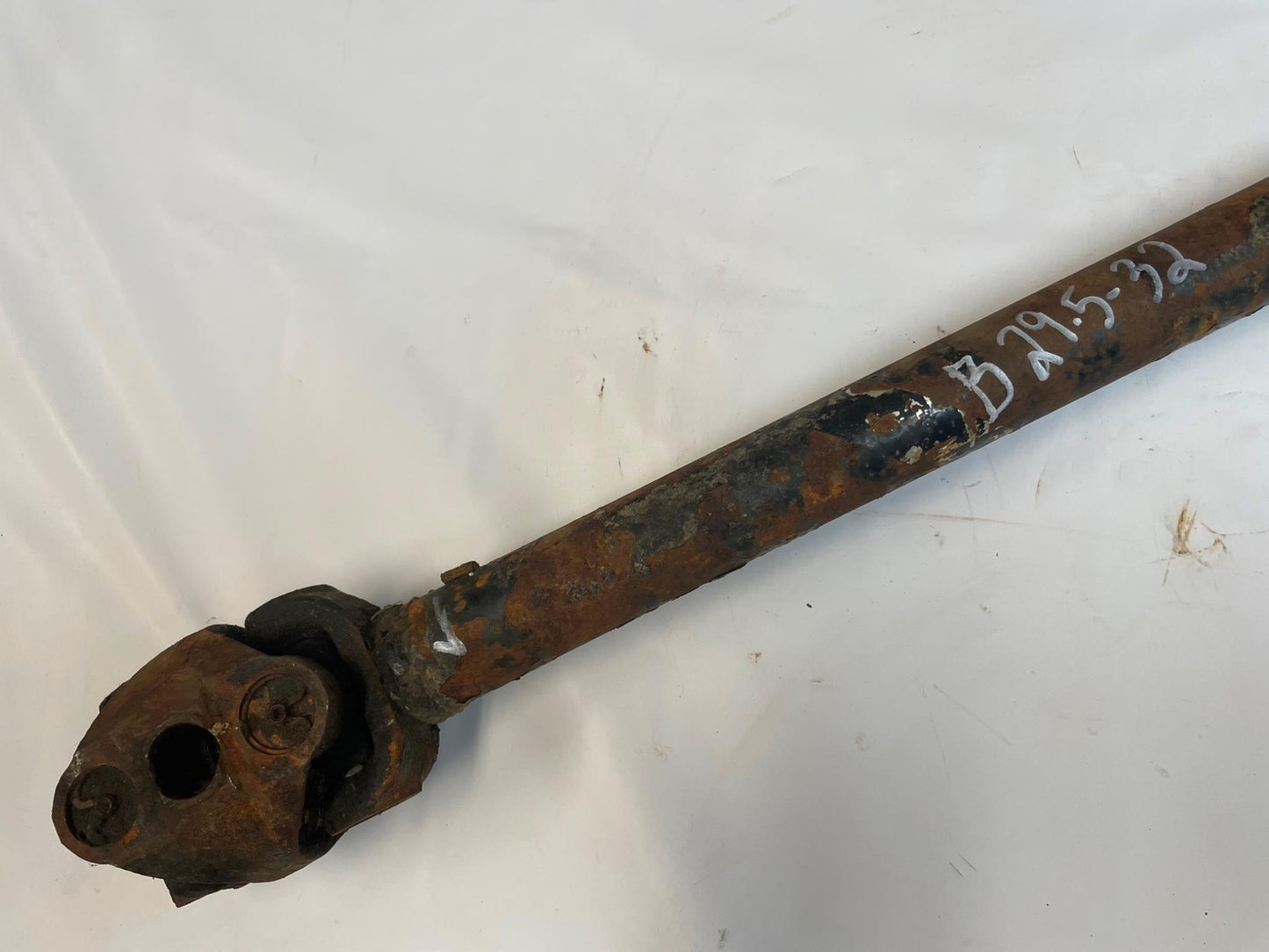 Jeep Cherokee XJ Front Drive Shaft 6 cylinder 4.0 manual transmission 53005543 !