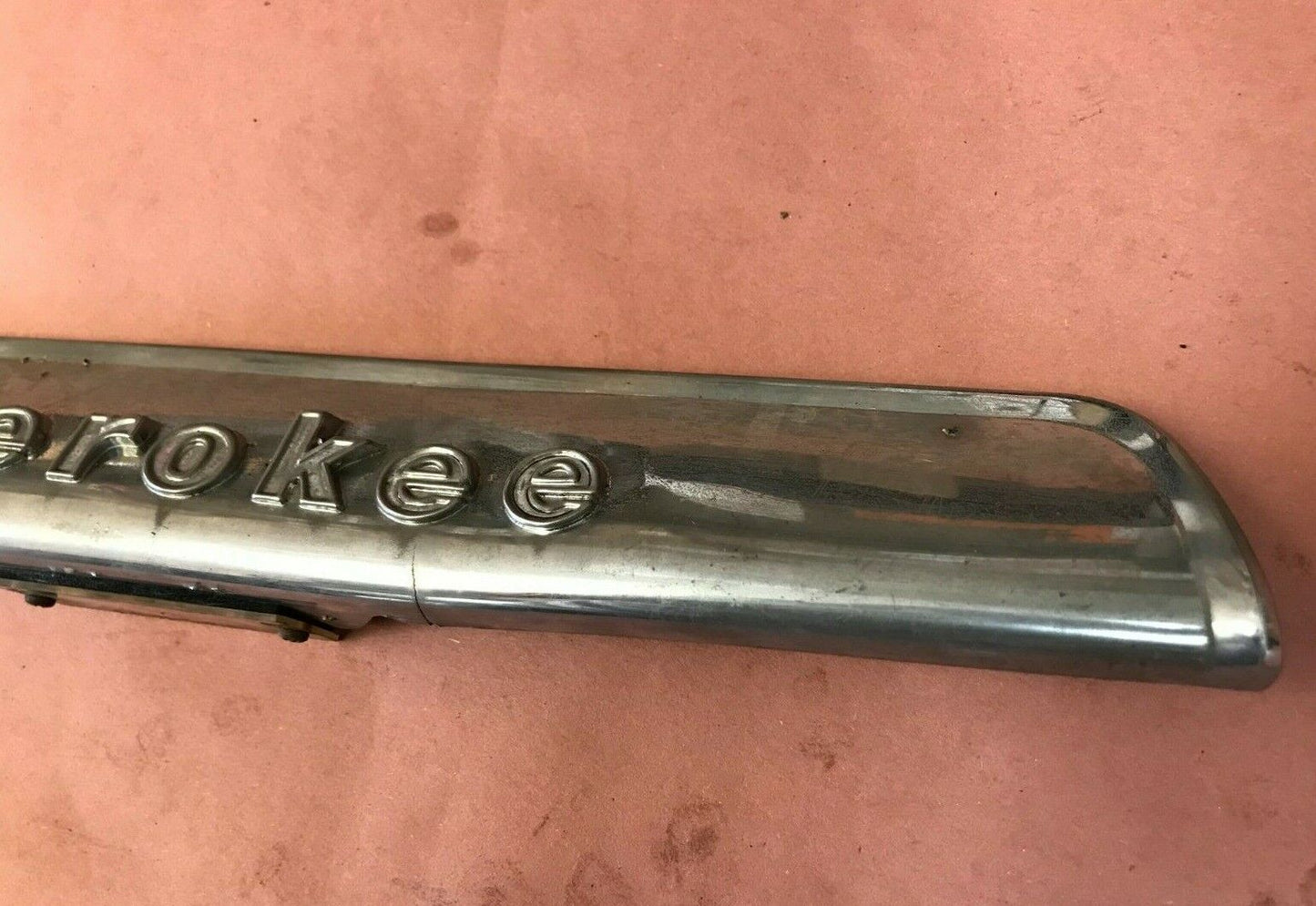 Emblema de portón trasero para Jeep Cherokee compatible con el logotipo Cherokee de tamaño completo de 74 a 83 