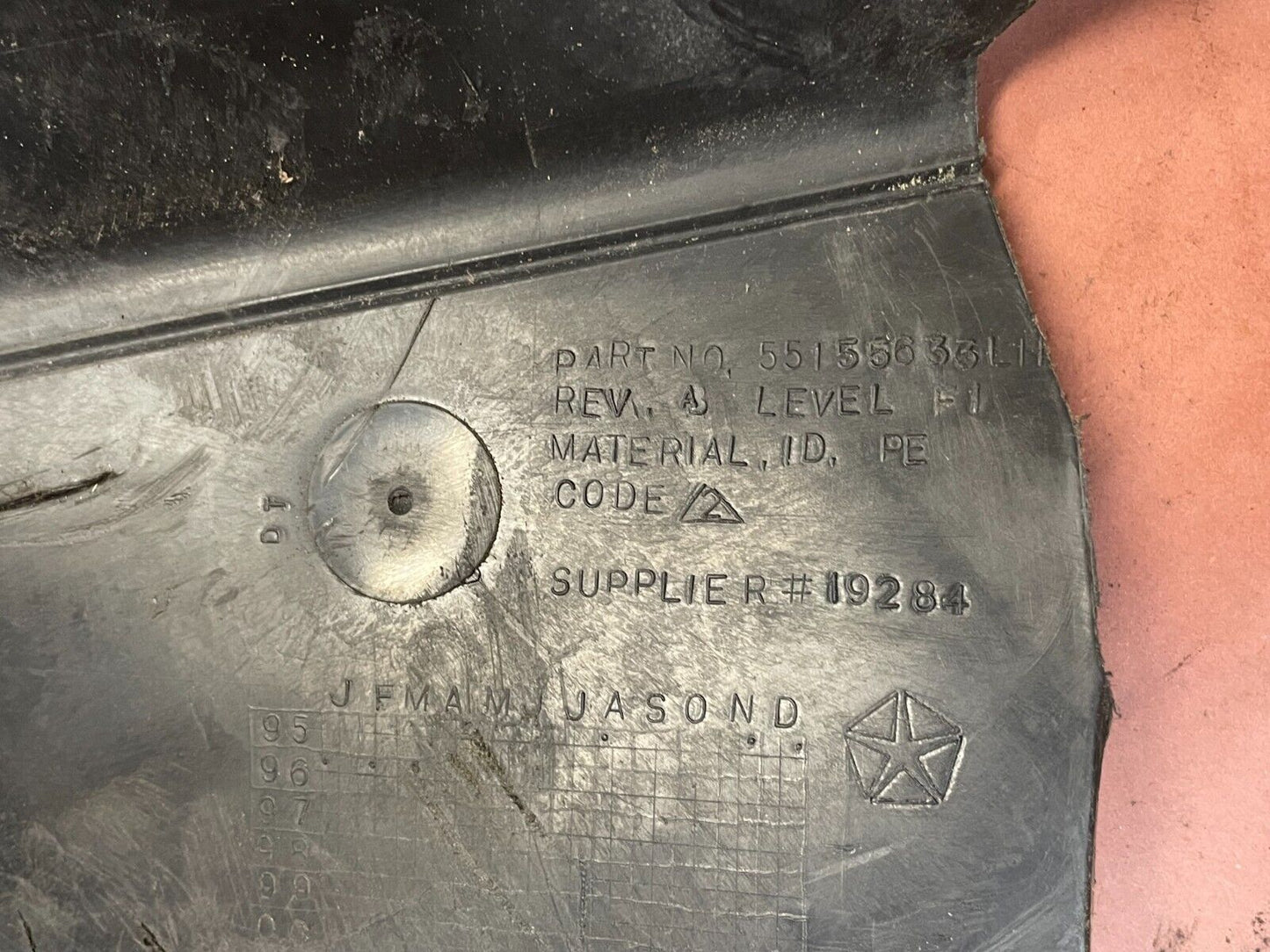Revestimiento de guardabarros trasero izquierdo de plástico para Jeep TJ Wrangler. ENVÍO GRATIS. 