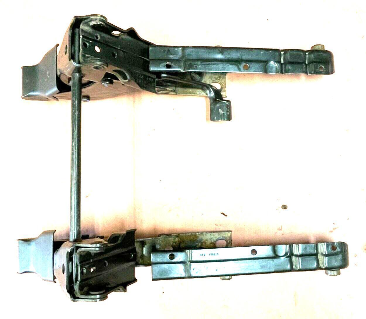 Jeep TJ Wrangler Seat Bracket Front Passenger Riser right base 97 98 99 00 01 02