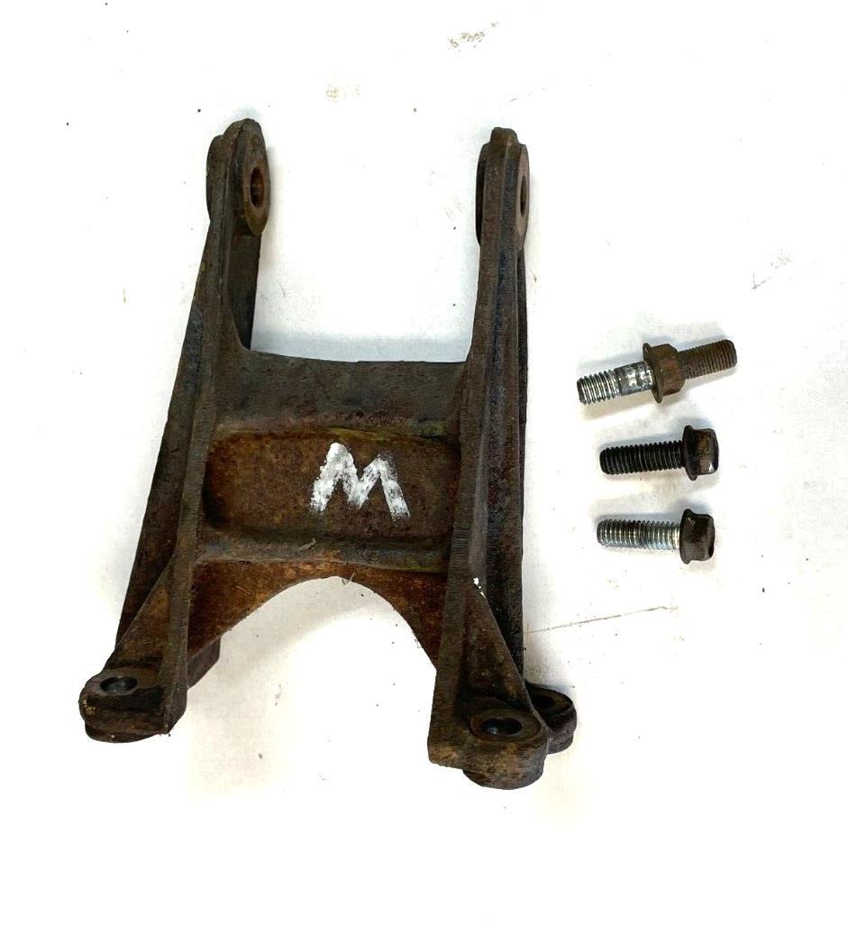 Jeep YJ Wrangler 4 Cylinder Driver Side Motor Mount 2.5 Engine 8952000574