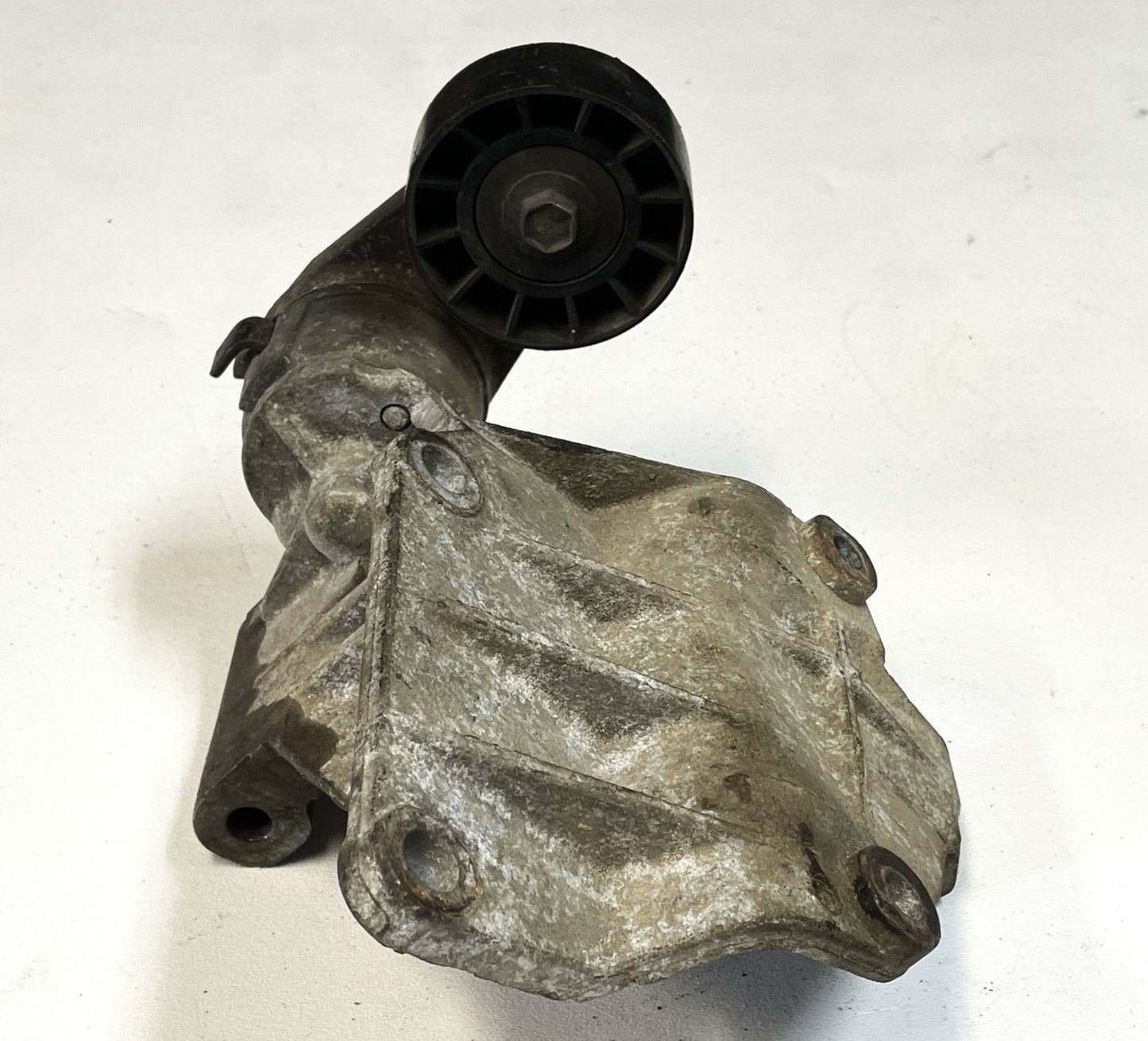 4.0 Jeep TJ Wrangler 00-06 Belt Tensioner Alternator Engine Bracket Idler Pulley
