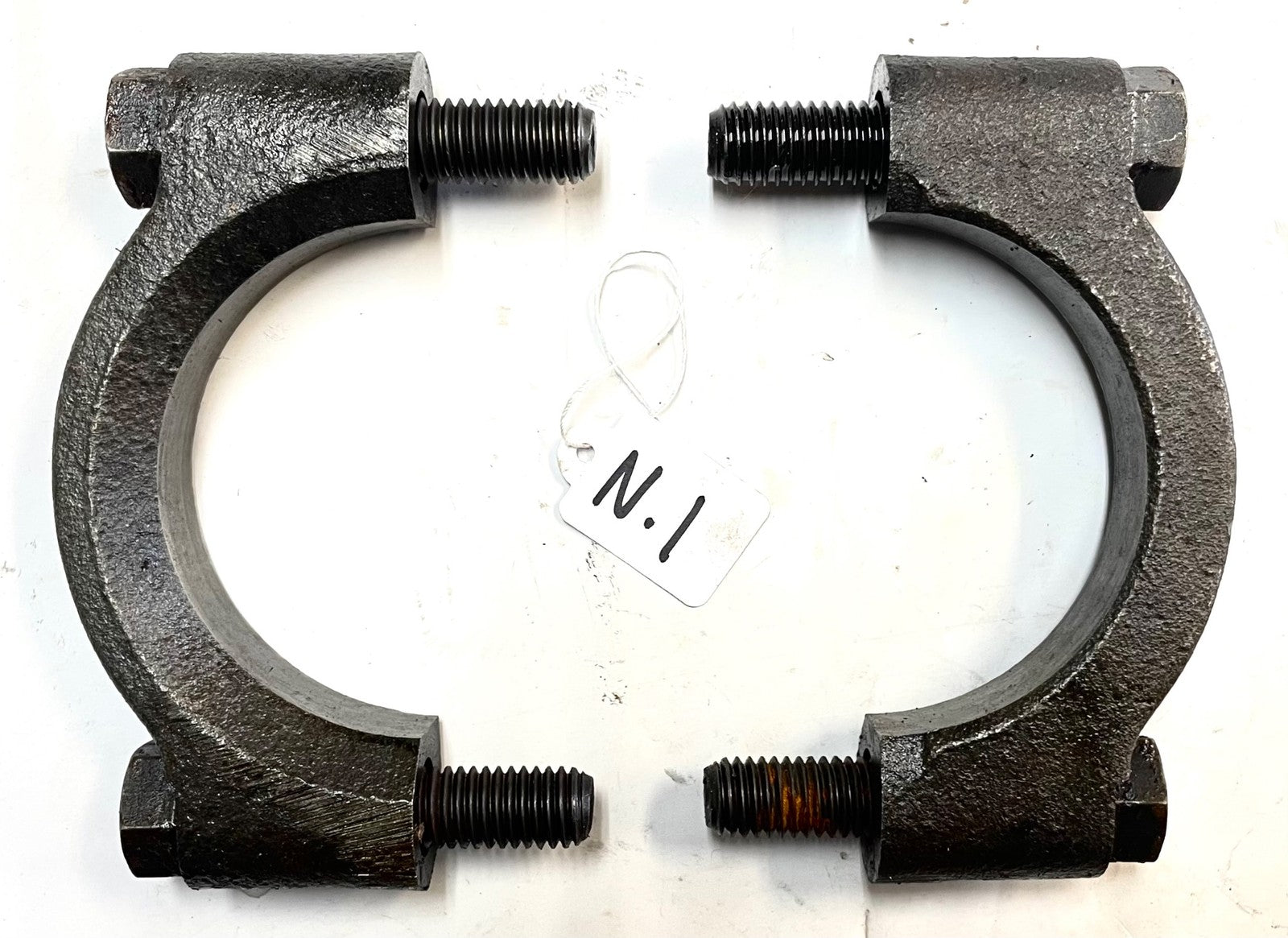 AMC 20 differential carrier bearing caps with bolts Jeep rear axle gears