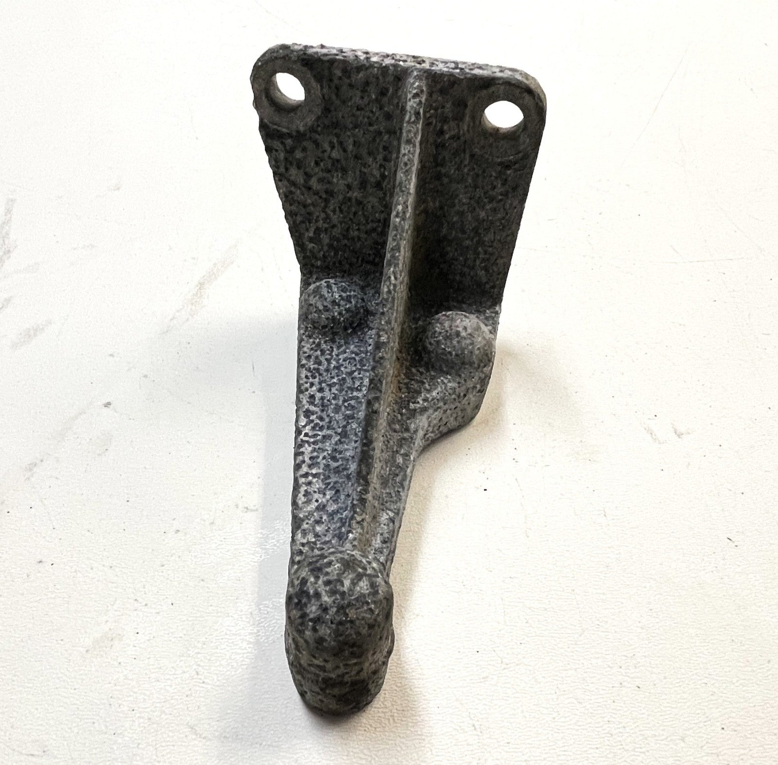 Jeep Wrangler TJ YJ 91-99 4.0 Engine Alternator Lower Mounting Bracket 53007607