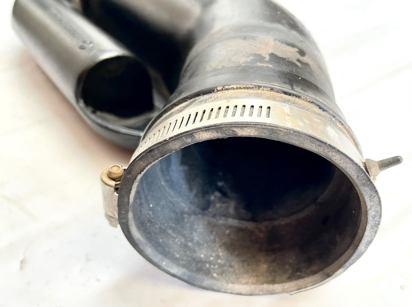 Jeep TJ Air cleaner intake tube hose 97-02 4 cylinder Wrangler filter box 2.5