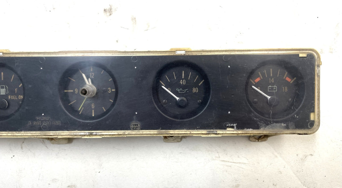 BROKEN Jeep YJ gauge cluster 87-91 Wrangler center gauges clock fuel temp volt