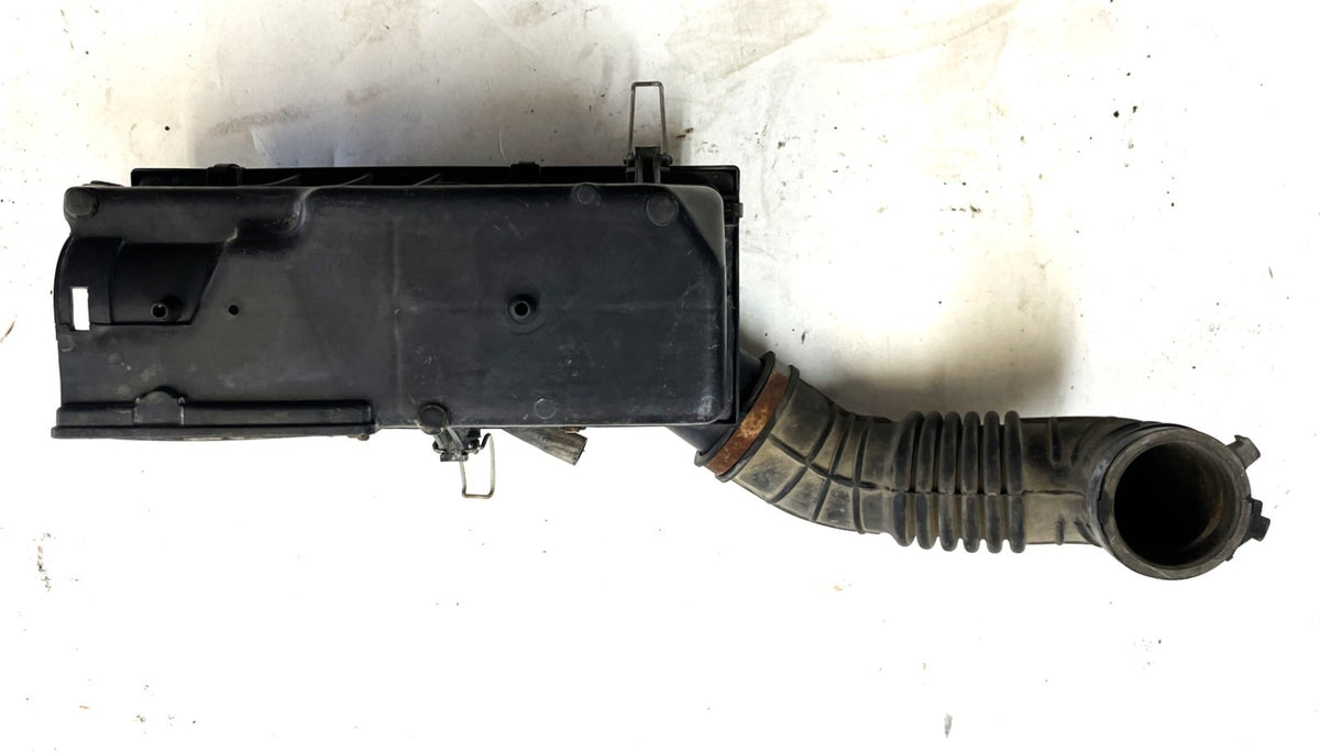 Jeep YJ 2.5 four cylinder Air Cleaner Air Filter Box Intake fits 91-95 Wrangler