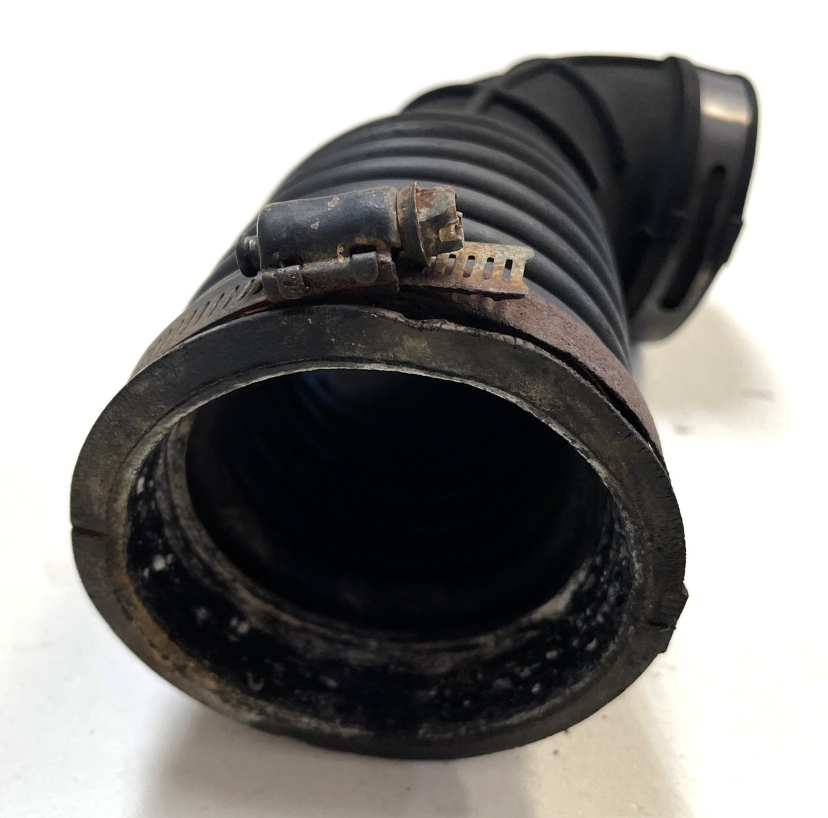 Jeep Wrangler YJ 91-95 4.0 six Cylinder Air Cleaner Filter Tube Hose Connector