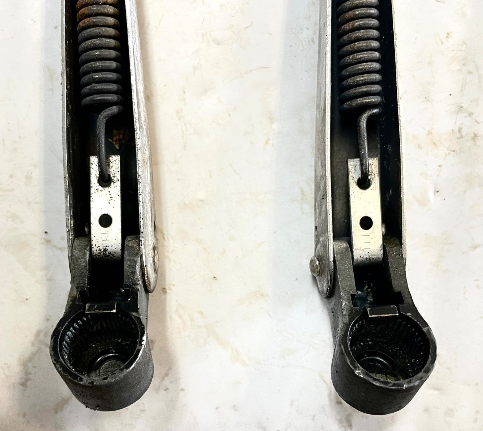 Windshield wiper arms fits 87-95 Jeep YJ Wrangler FREE SHIPPING!!