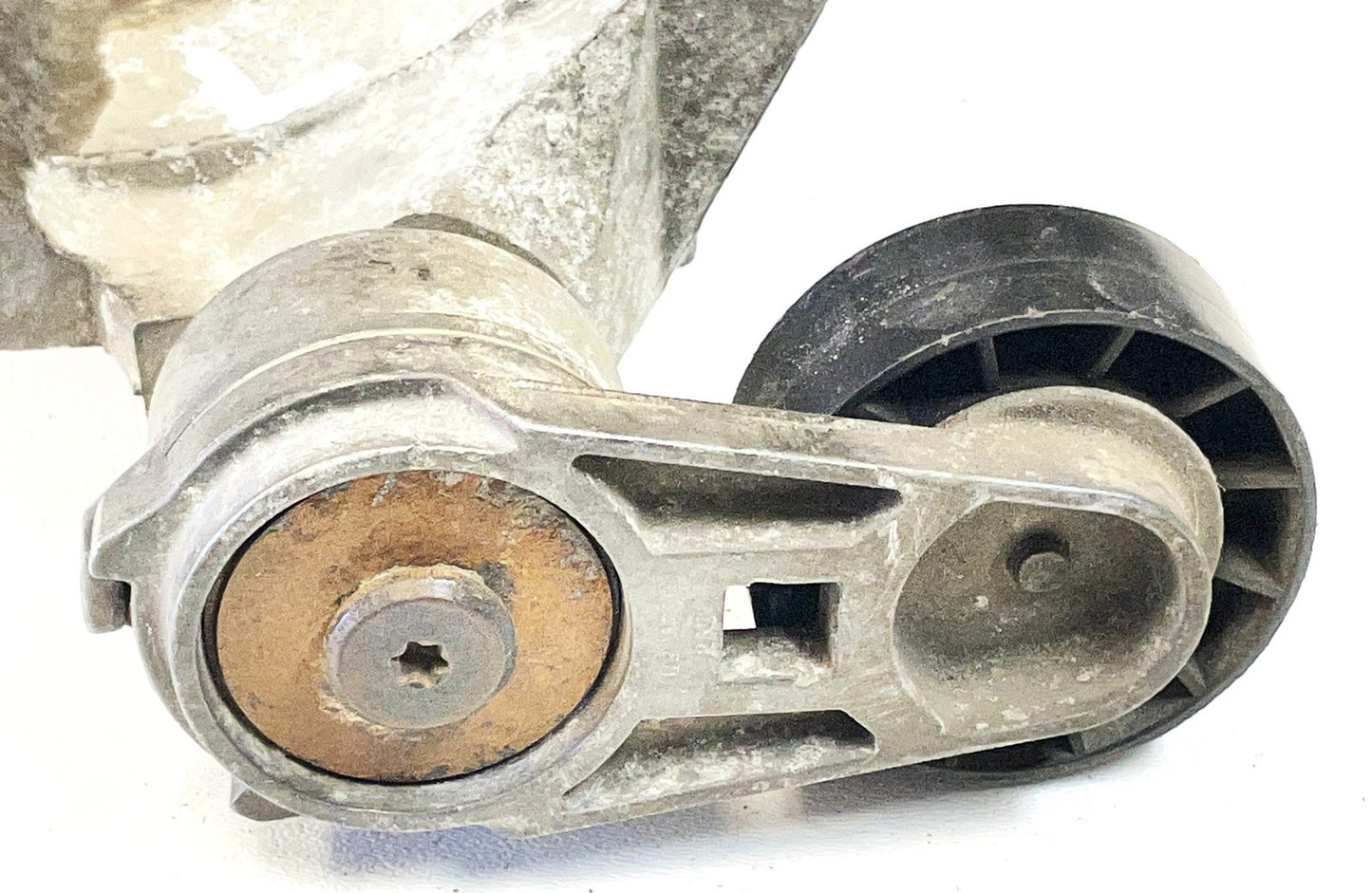 4.0 Jeep TJ Wrangler 00-06 Belt Tensioner Alternator Engine Bracket Idler Pulley