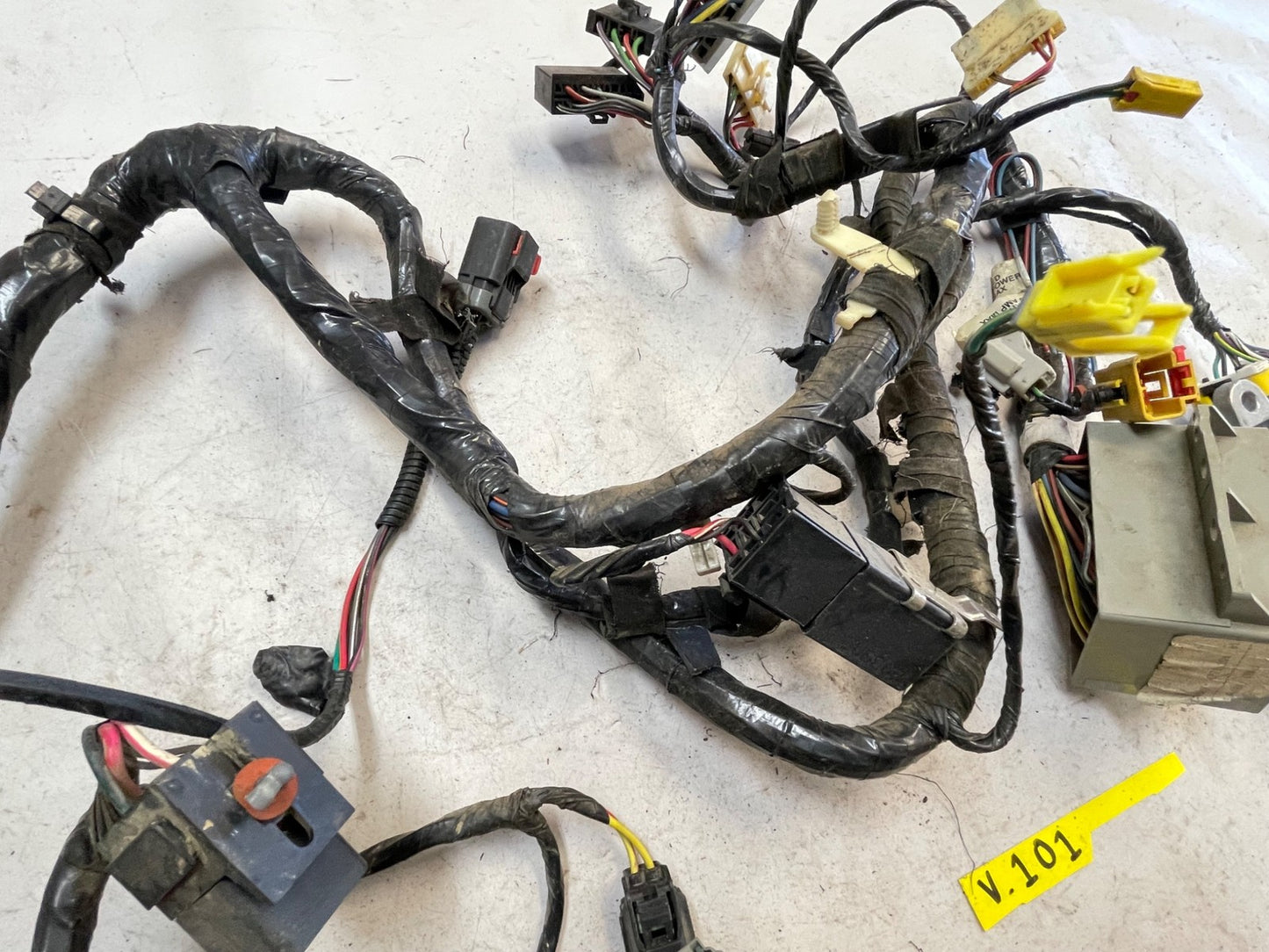 2000 Jeep TJ Wrangler Dash Wire Harness wiring P56009508AJ fuse block