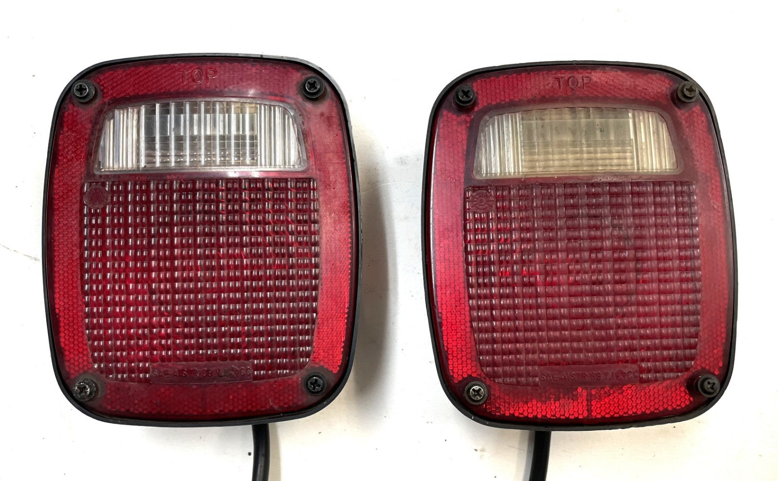 98-06 Jeep TJ Tail Light Right Passenger Wrangler Taillight Free Shipping