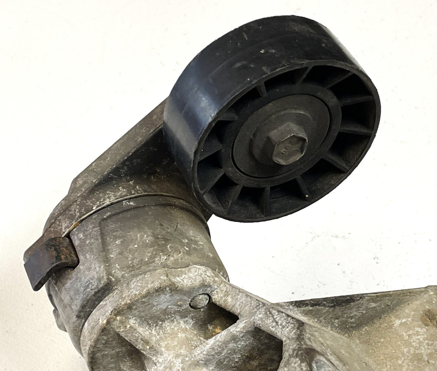 4.0 Jeep TJ Wrangler 00-06 Belt Tensioner Alternator Engine Bracket Idler Pulley