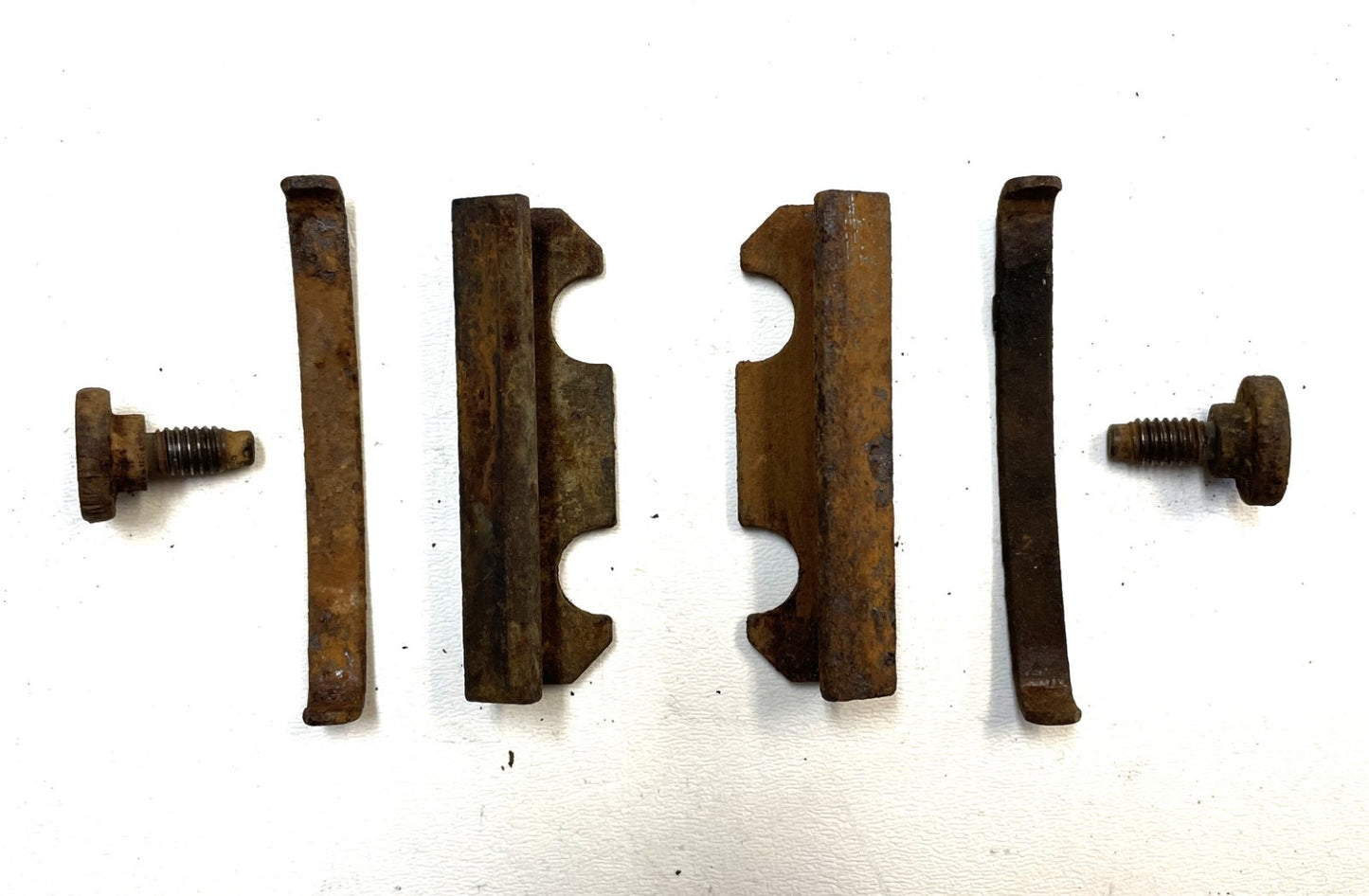 Jeep CJ Disc Brake Caliper Retainer Bracket w/ screws CJ5 CJ7 CJ8 AMC 78-81 Pair