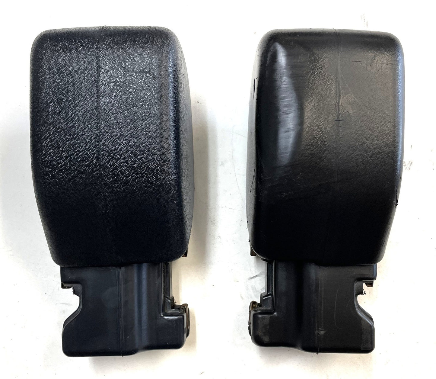 Jeep TJ front bumper end caps fits 97-06 TJ LJ 55175103 55155756AA plastic cap