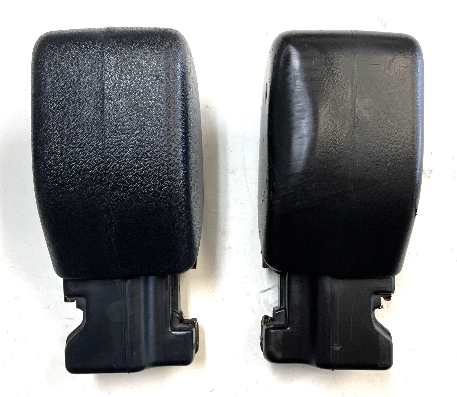 Jeep TJ front bumper end caps fits 97-06 TJ LJ 55175103 55155756AA plastic cap